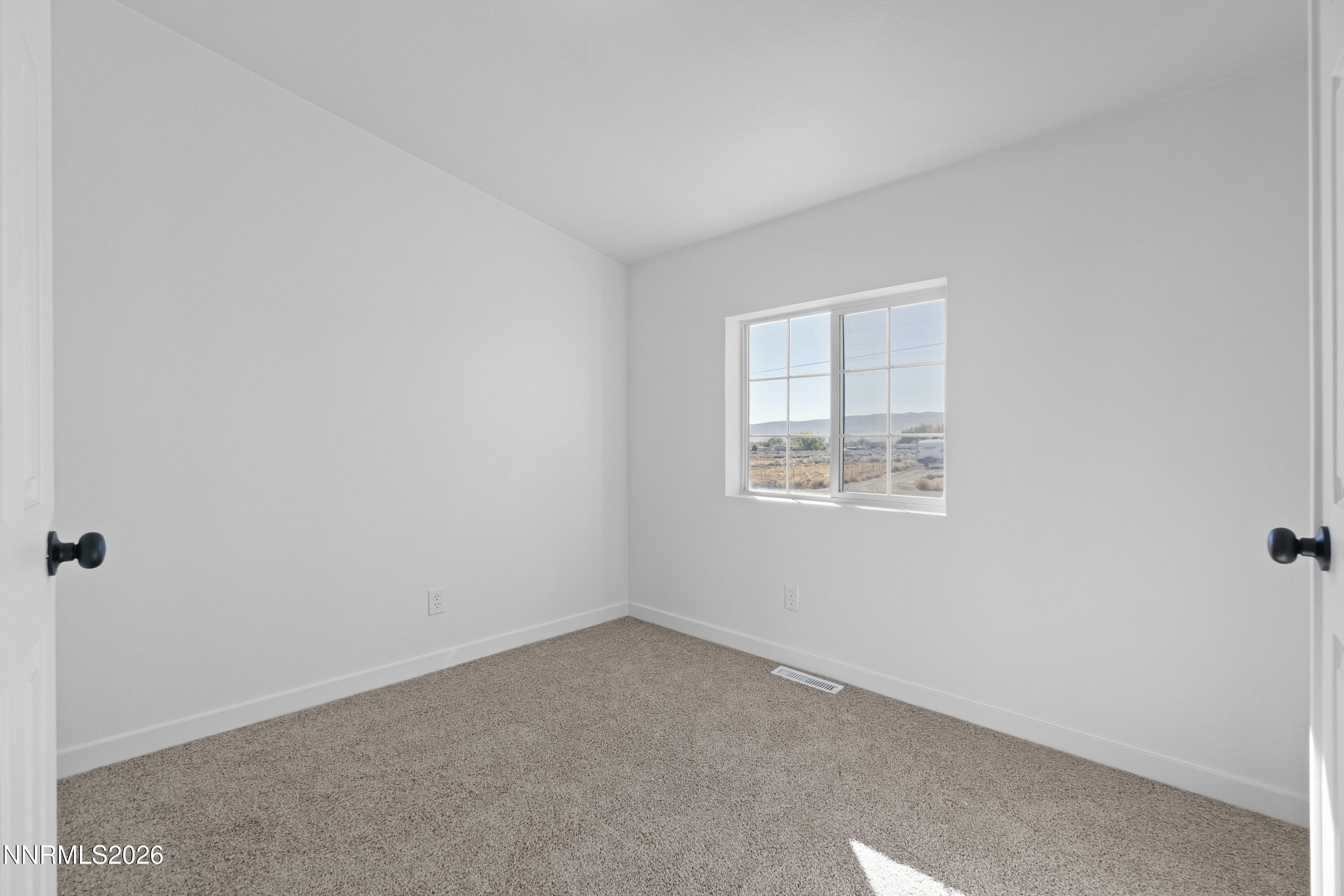 2590 E 4th Street Property Photo 10