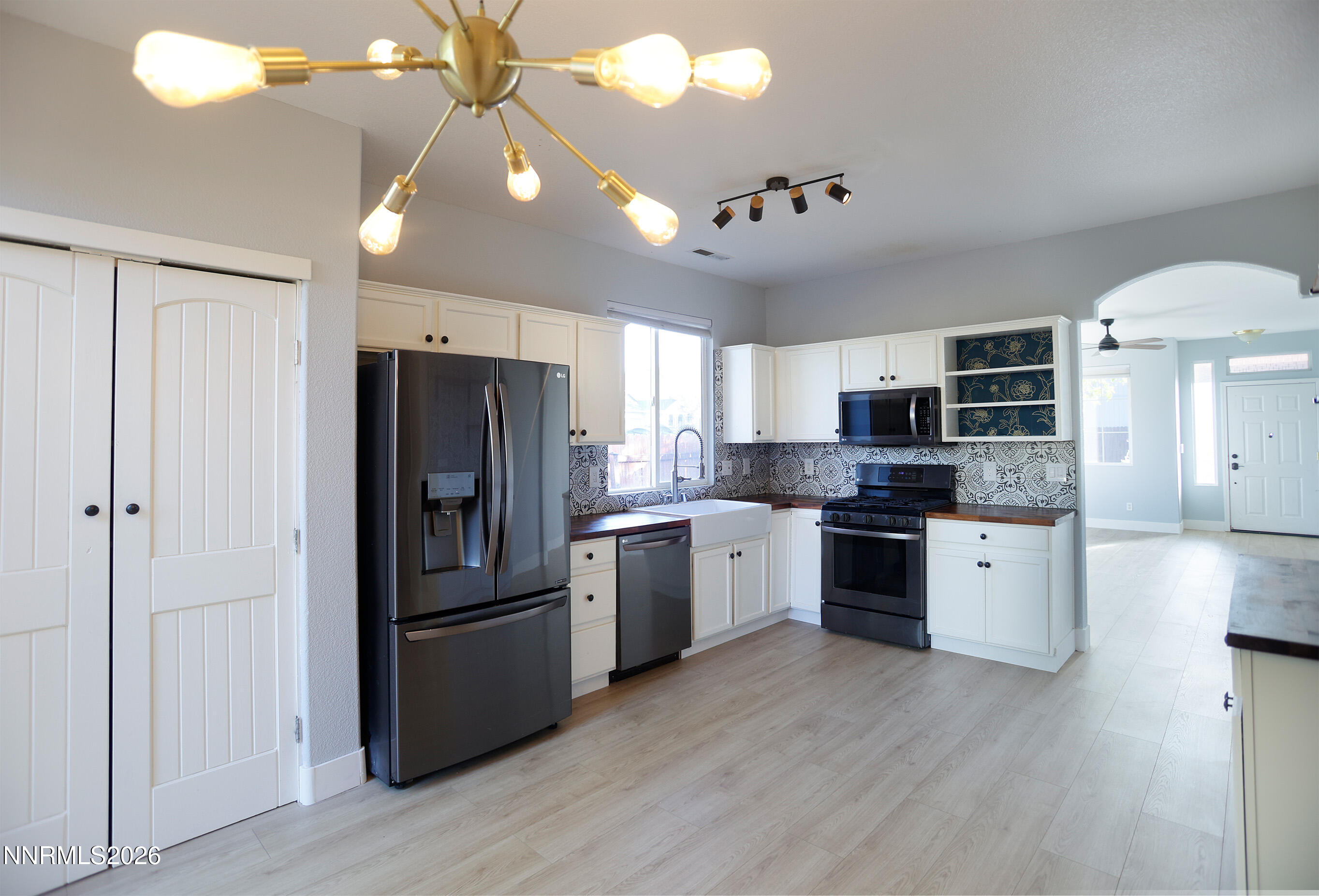 2593 Bentley Drive Property Photo 5