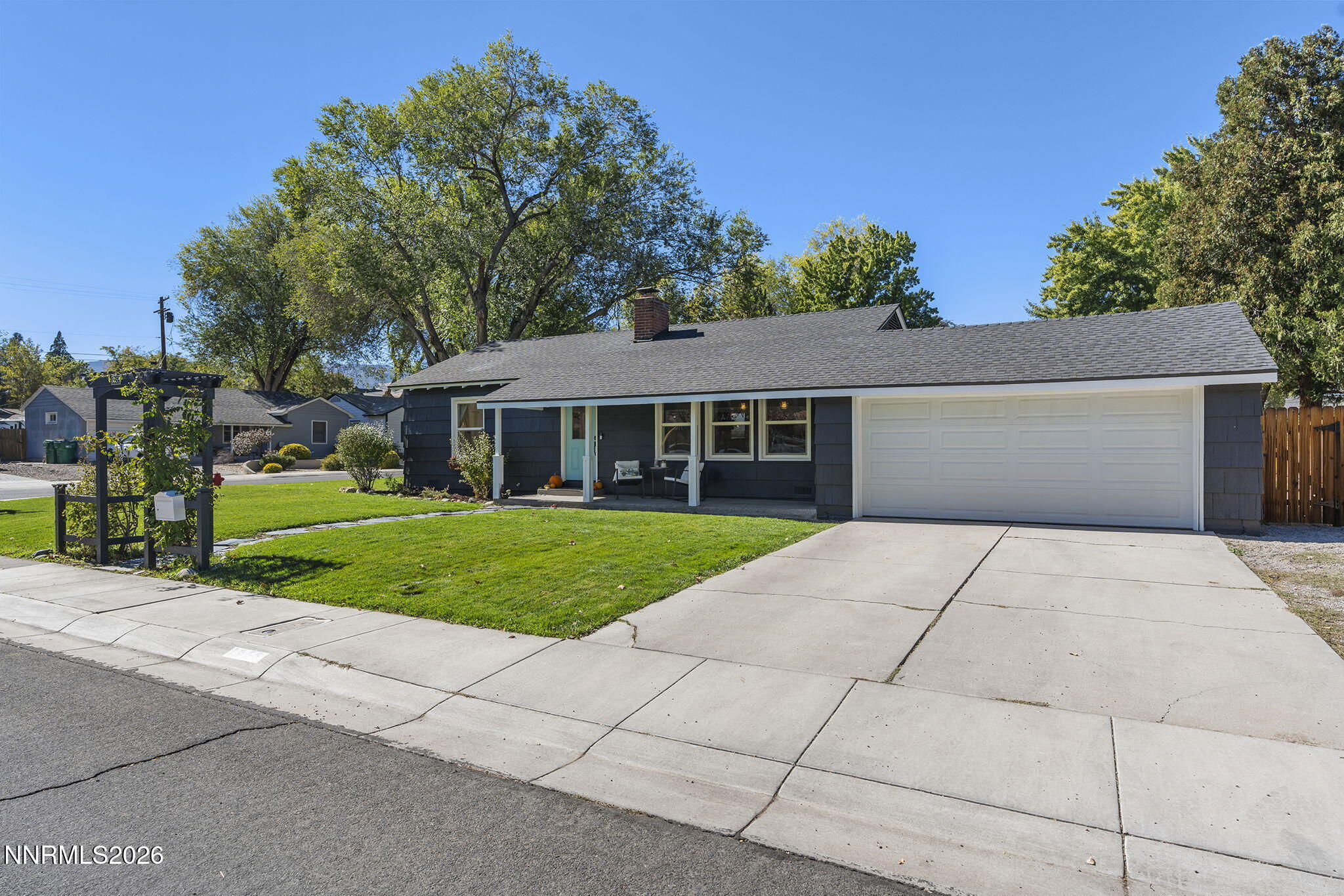 1055 Primrose Street Property Photo 4