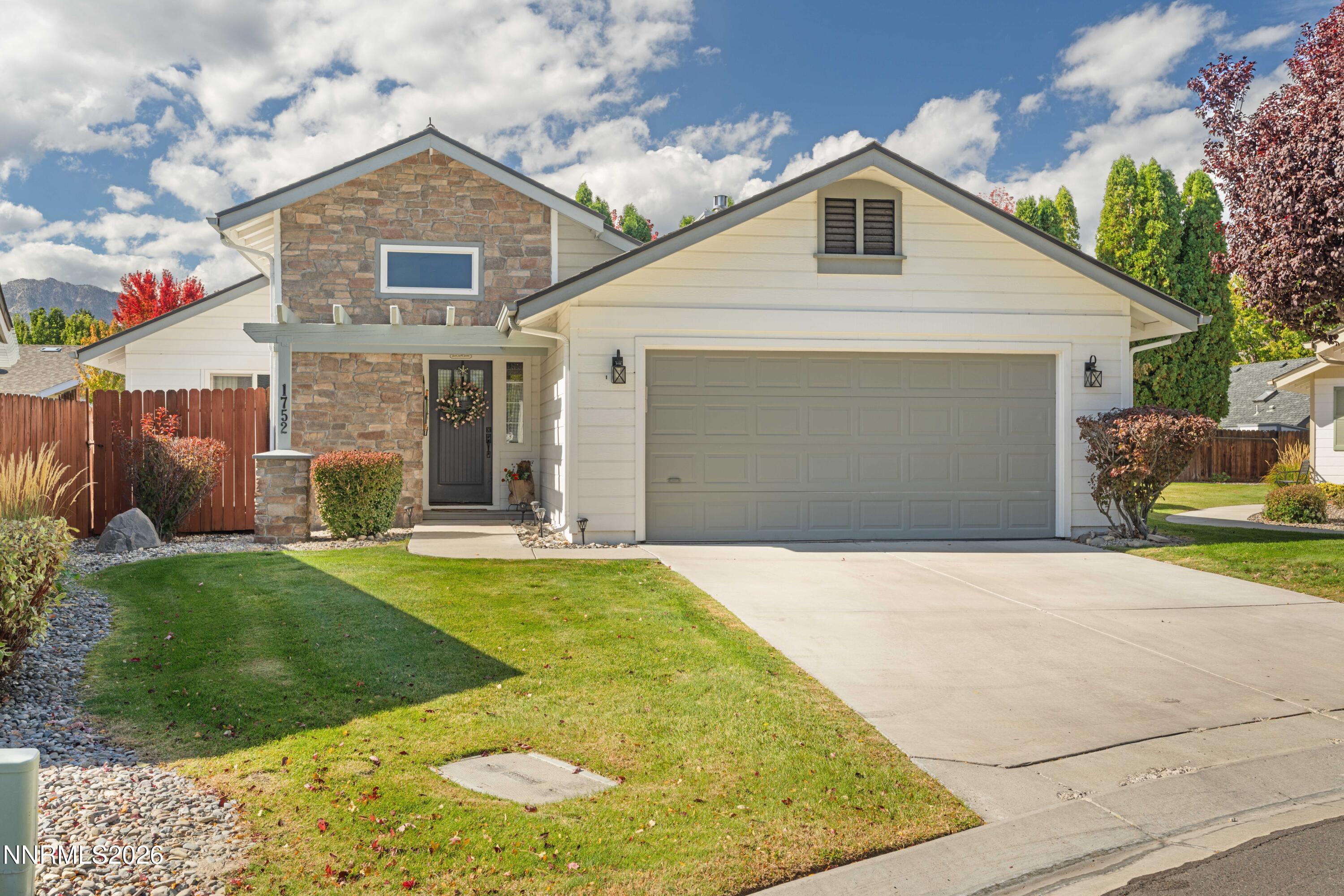 1752 Tulip Court Property Photo 1
