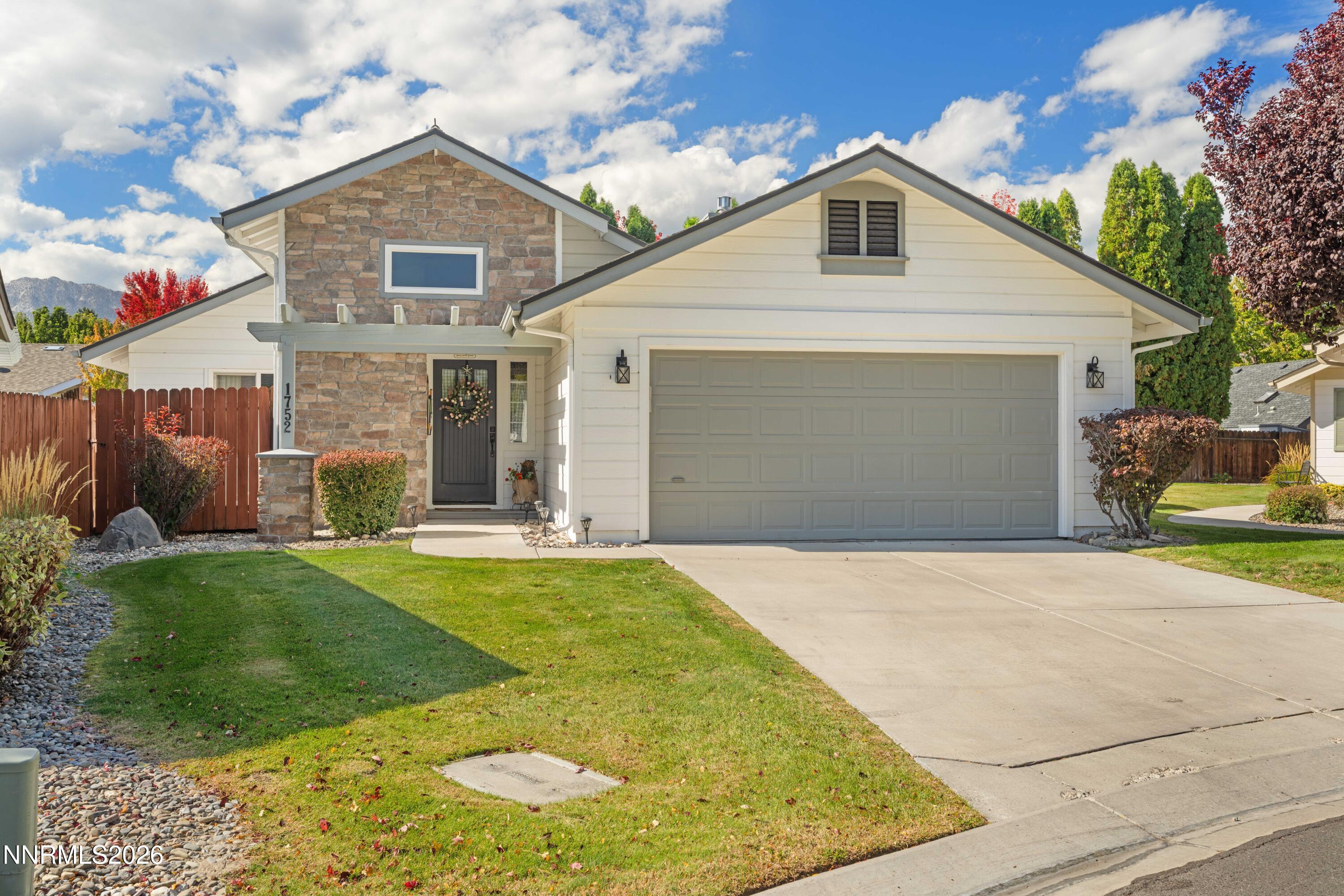 1752 Tulip Court Property Photo 2