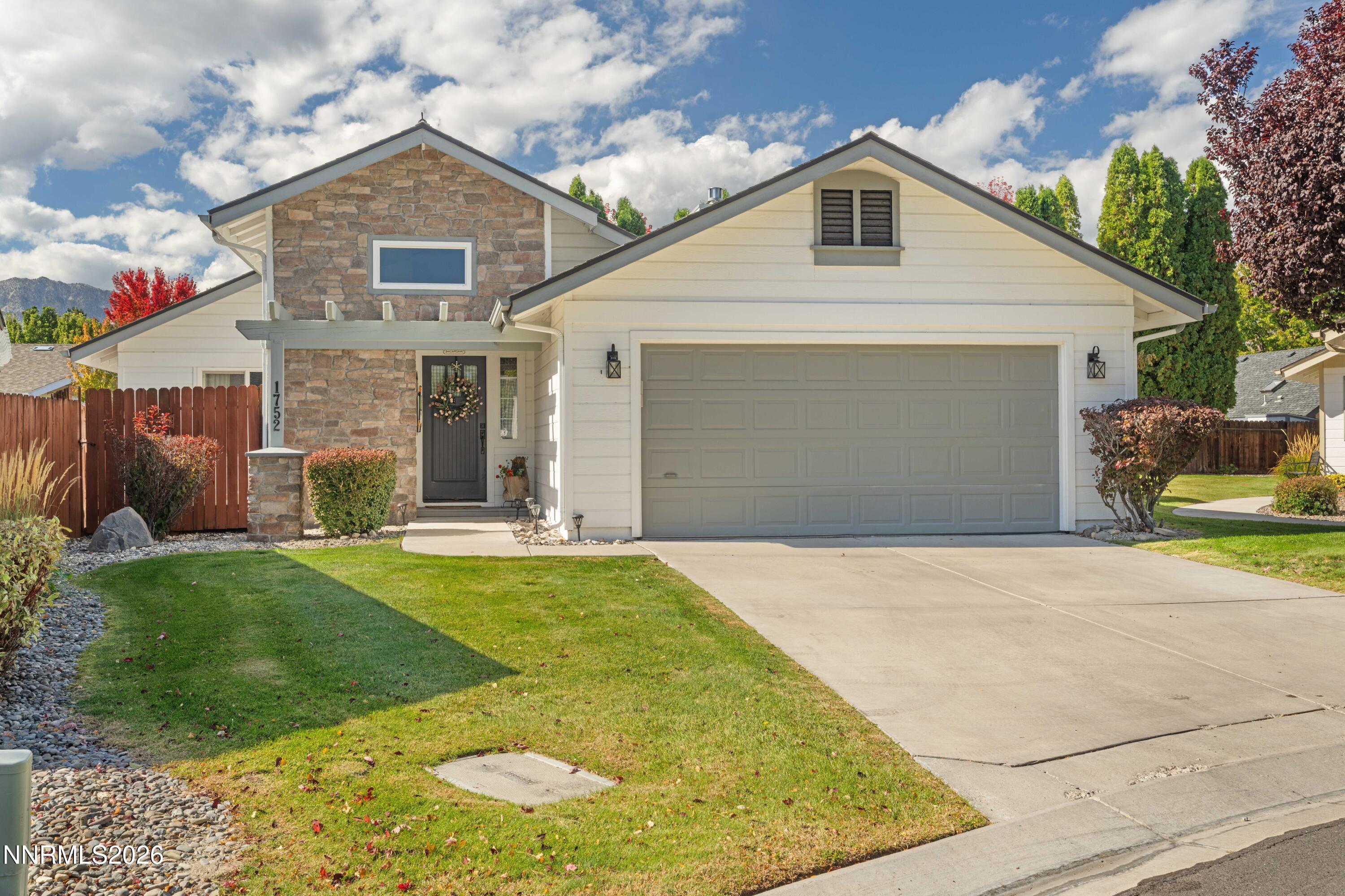 1752 Tulip Court Property Photo 3