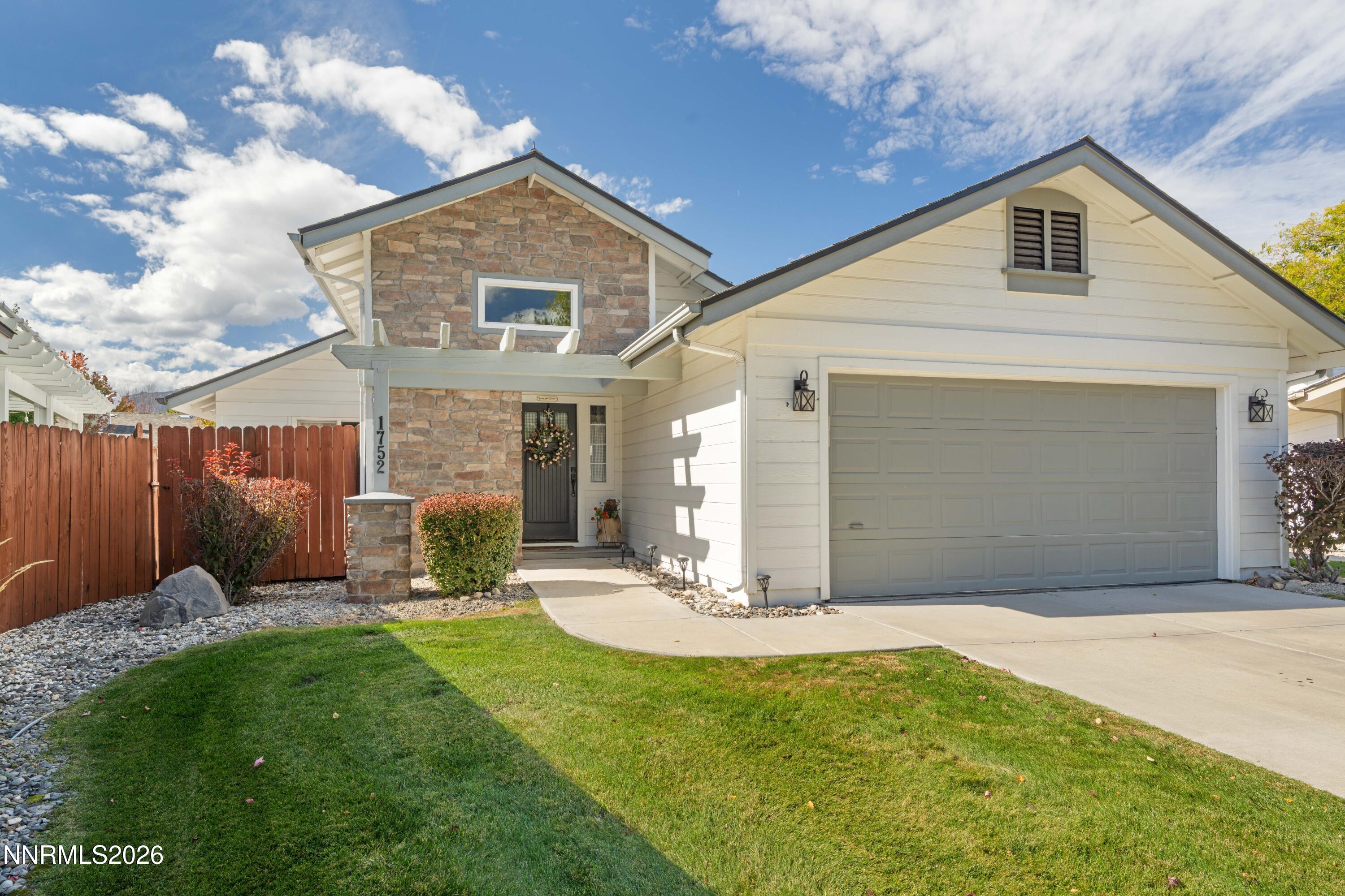 1752 Tulip Court Property Photo 4