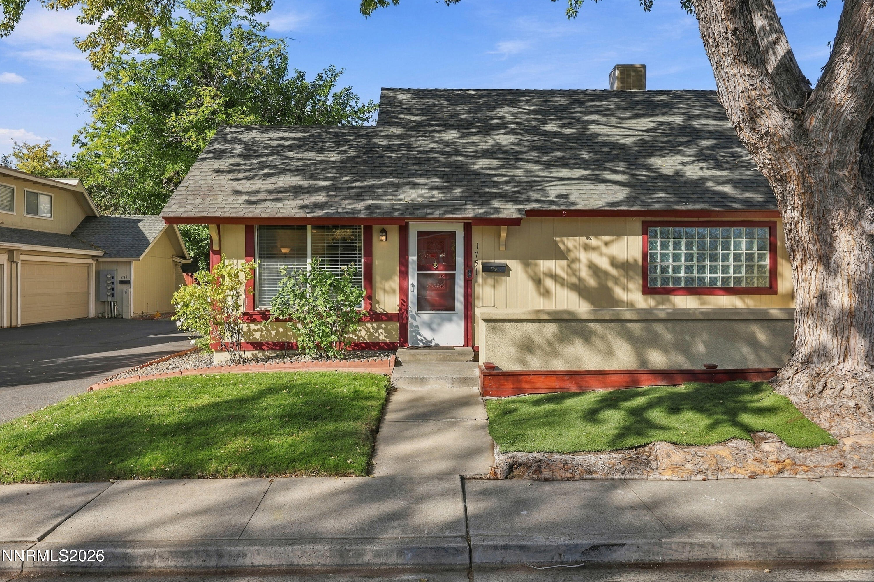 1751 London Circle Property Photo 1