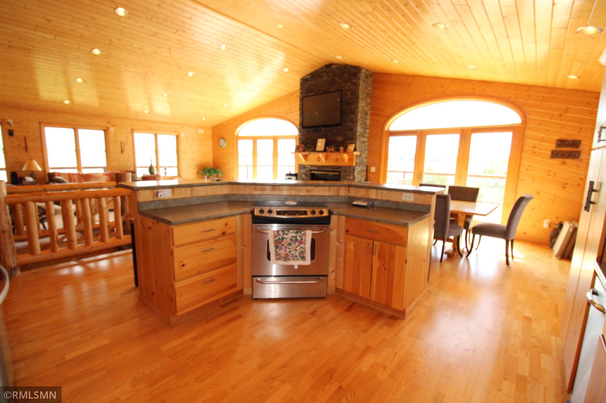1526 Flag Island Property Photo 14