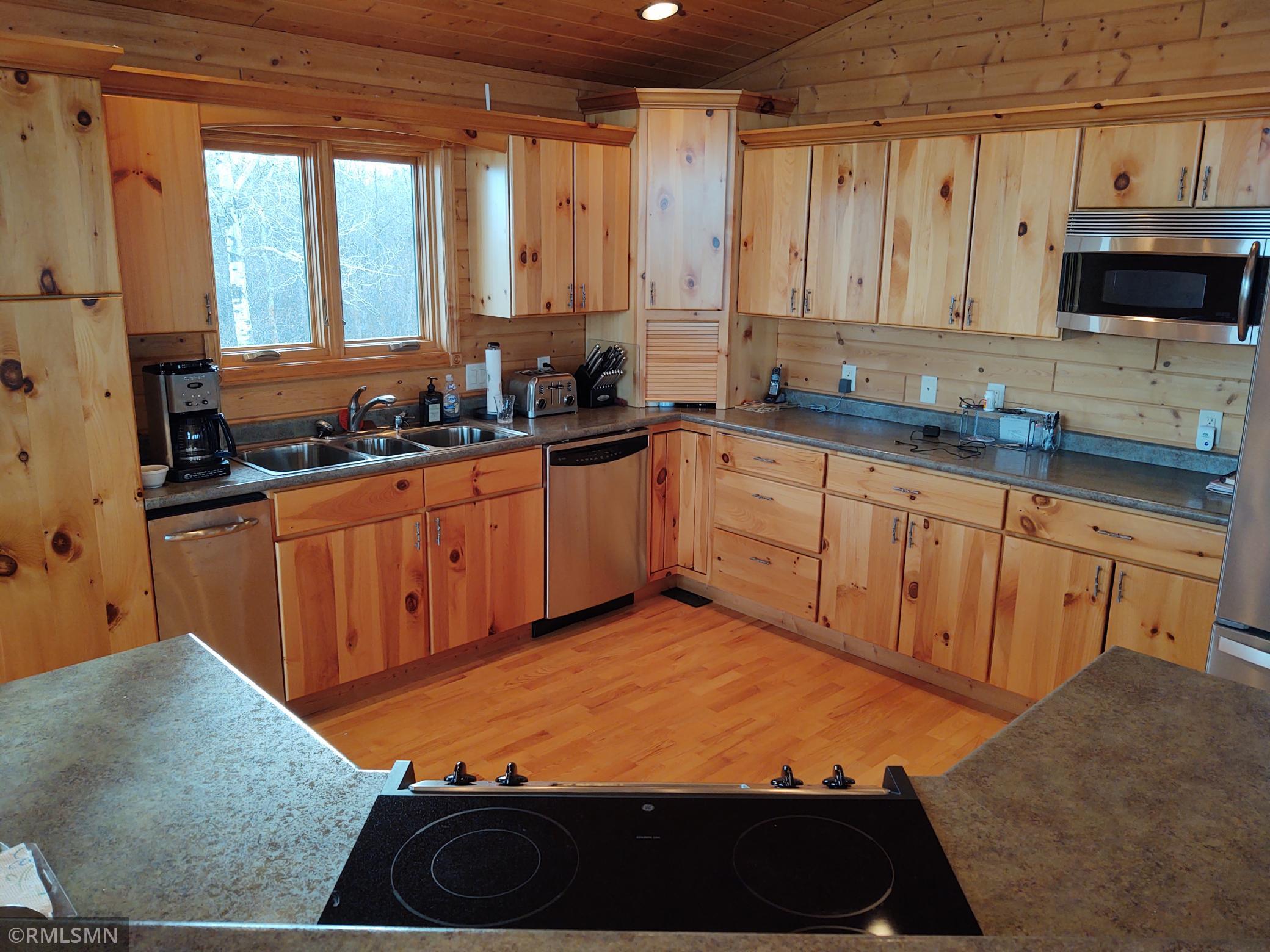 1526 Flag Island Property Photo 18