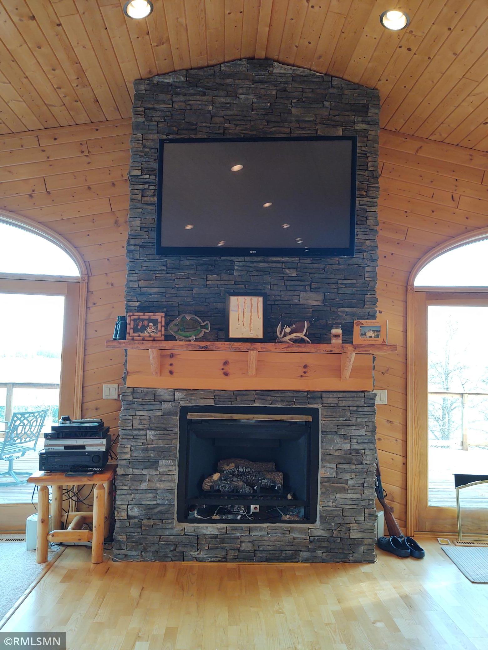 1526 Flag Island Property Photo 19