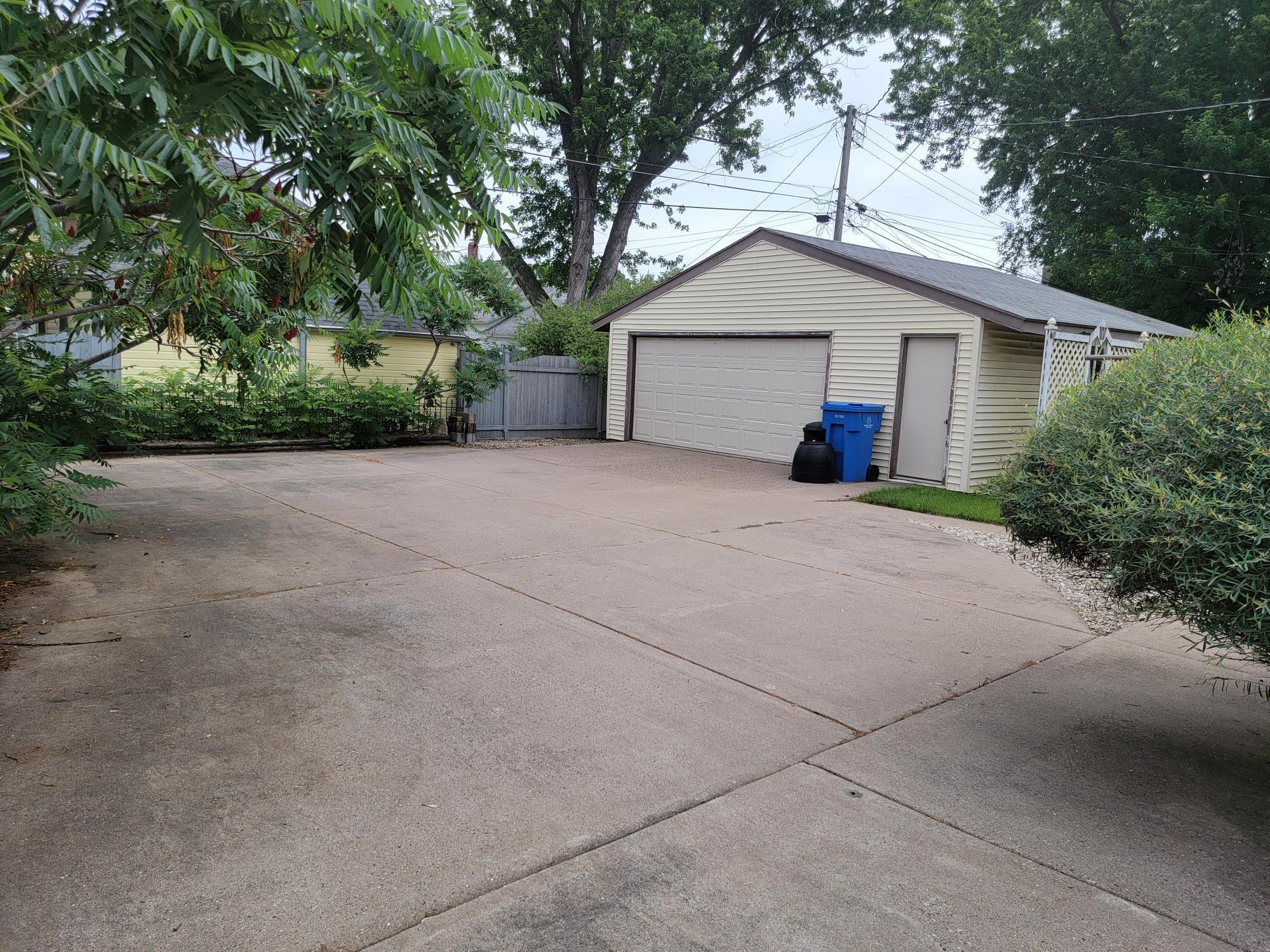 824 W 7th Street Property Photo 31