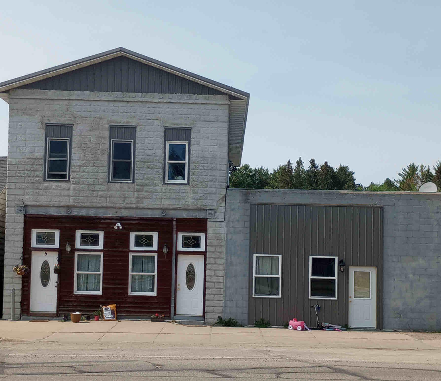 20 Broadway Street Property Photo 1