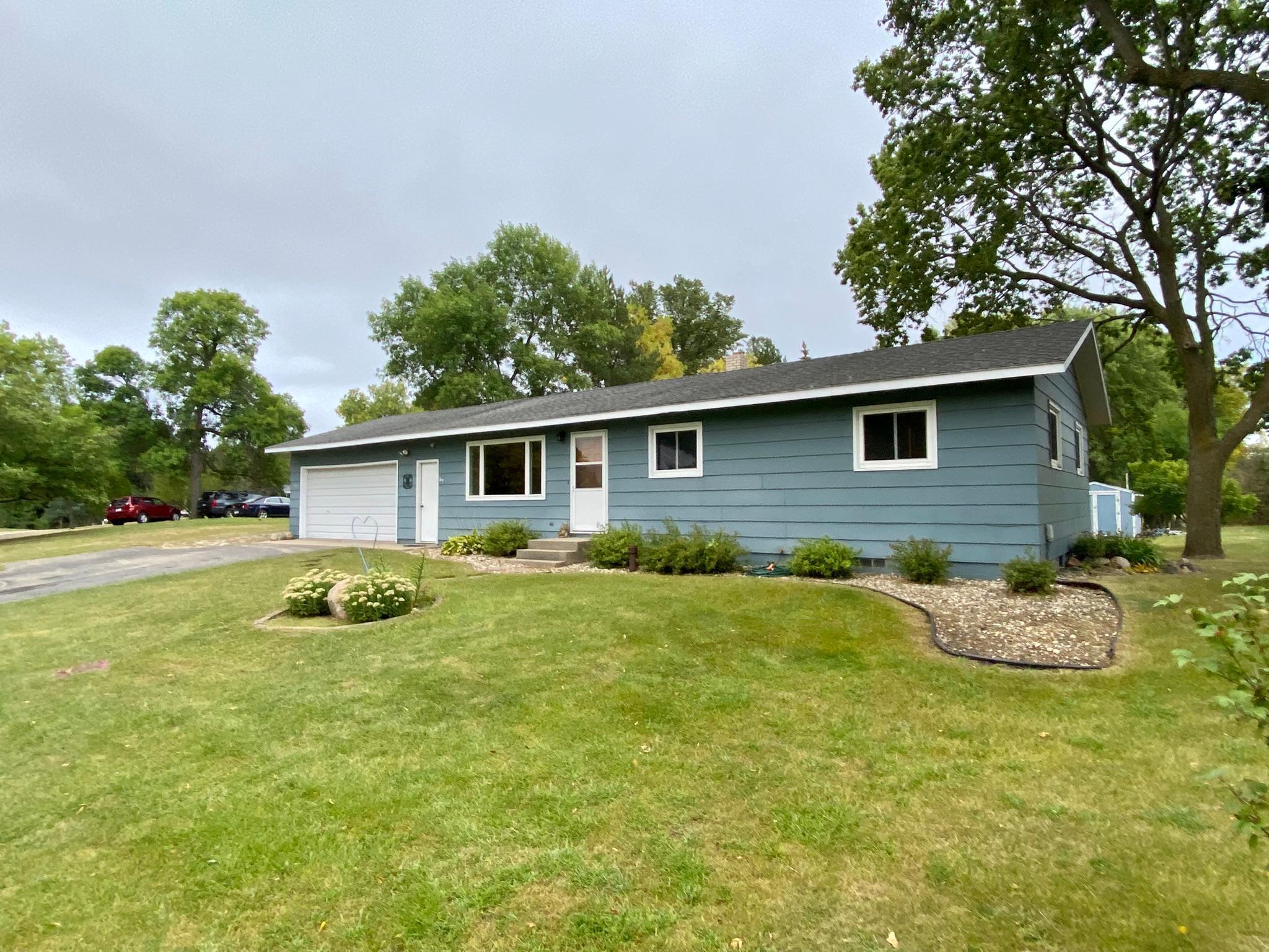 2211 Lake Victoria Property Photo 1