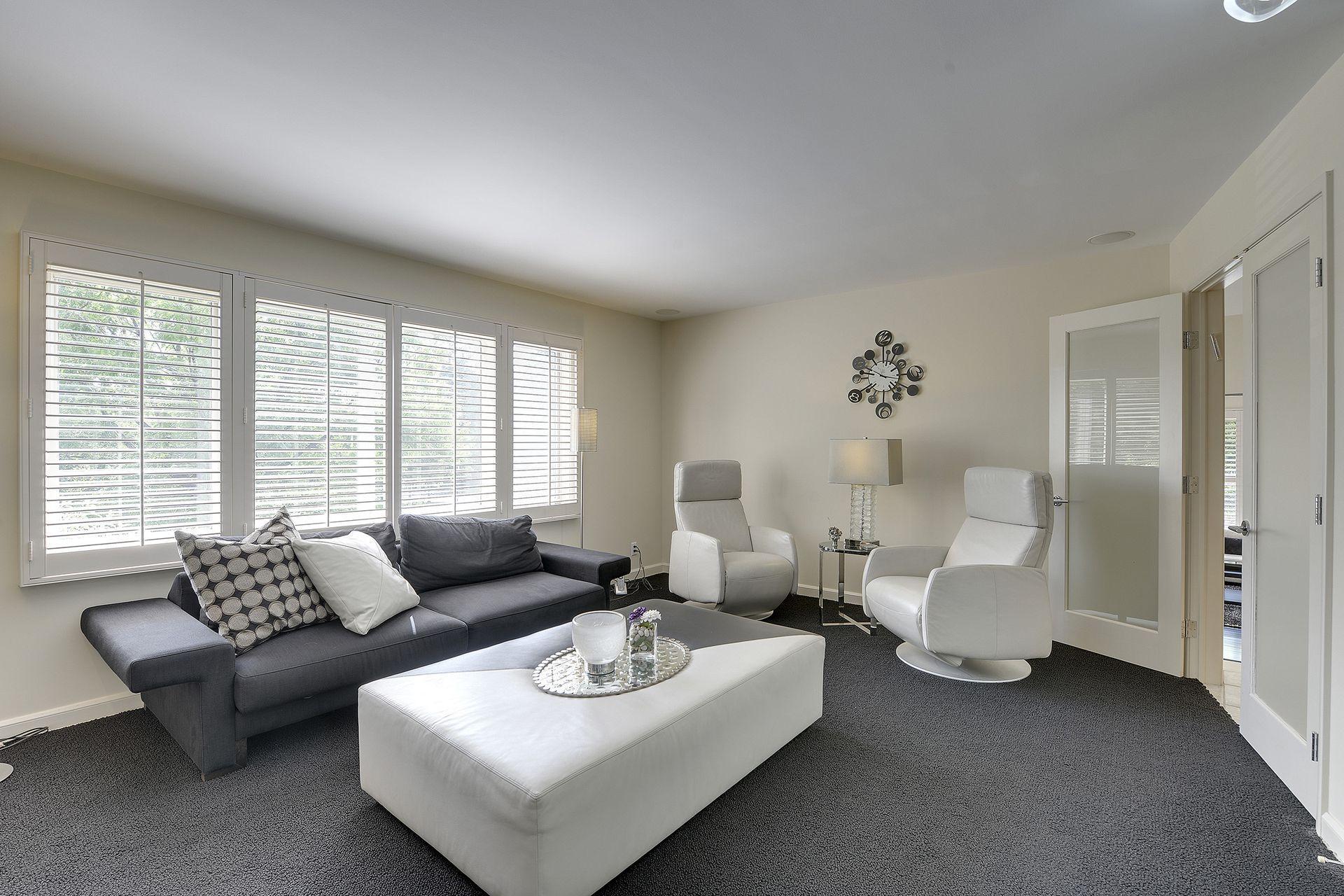 2544 Huntington Avenue Property Photo 8
