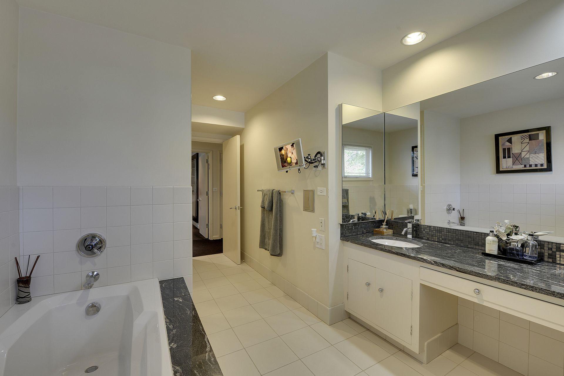 2544 Huntington Avenue Property Photo 42