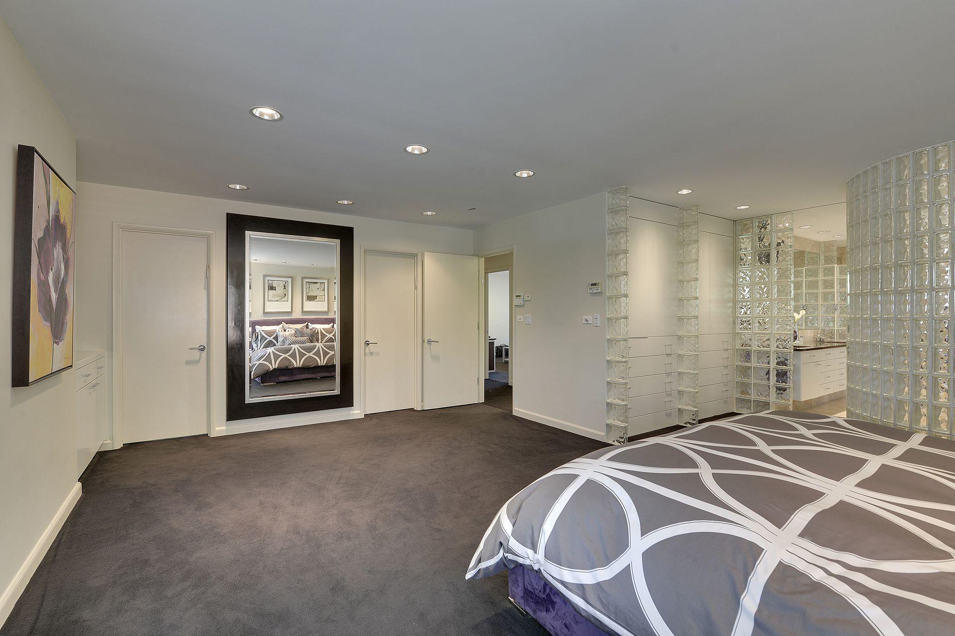 2544 Huntington Avenue Property Photo 44