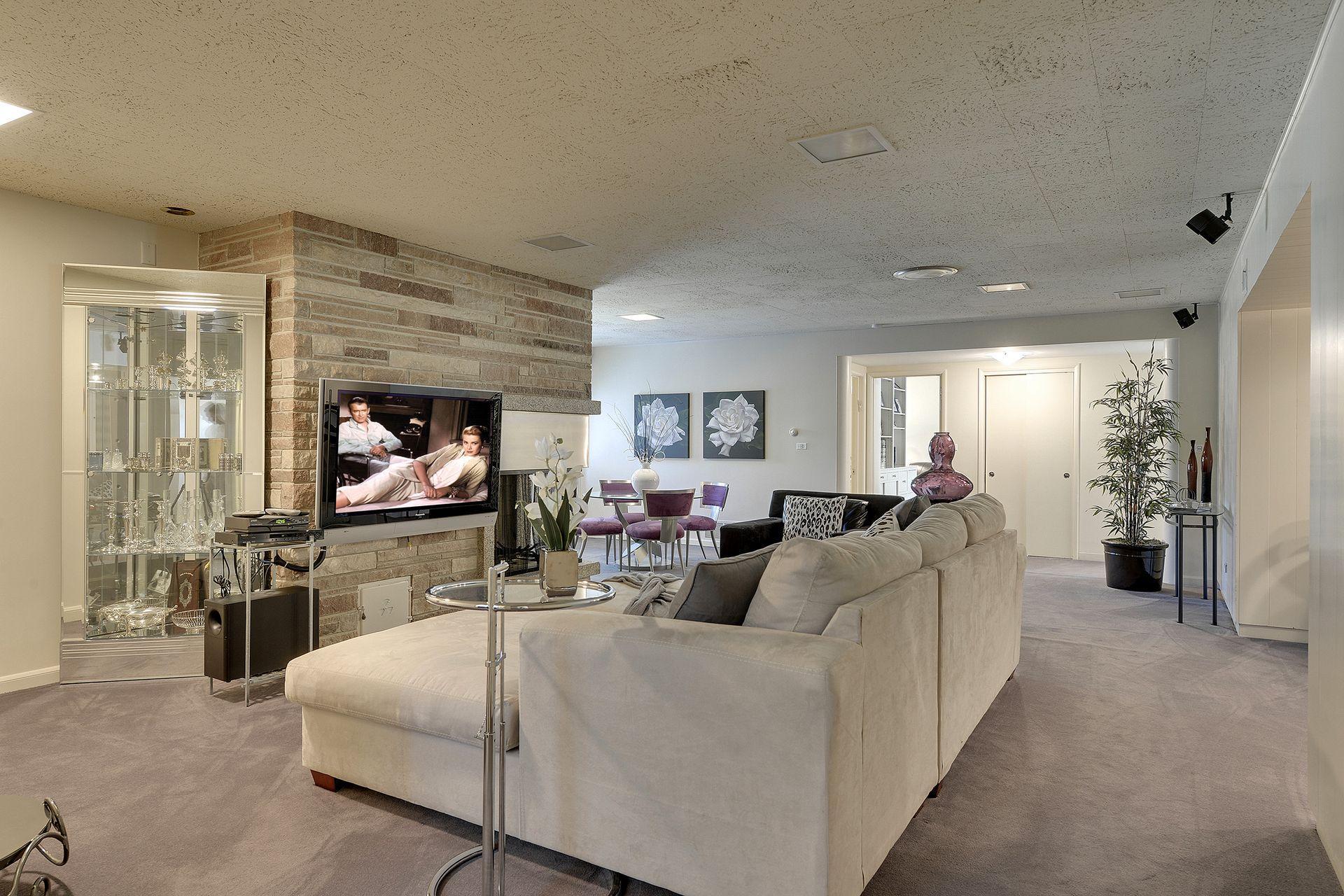 2544 Huntington Avenue Property Photo 49