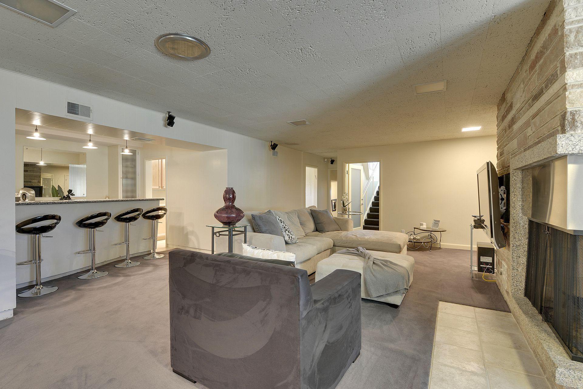 2544 Huntington Avenue Property Photo 51