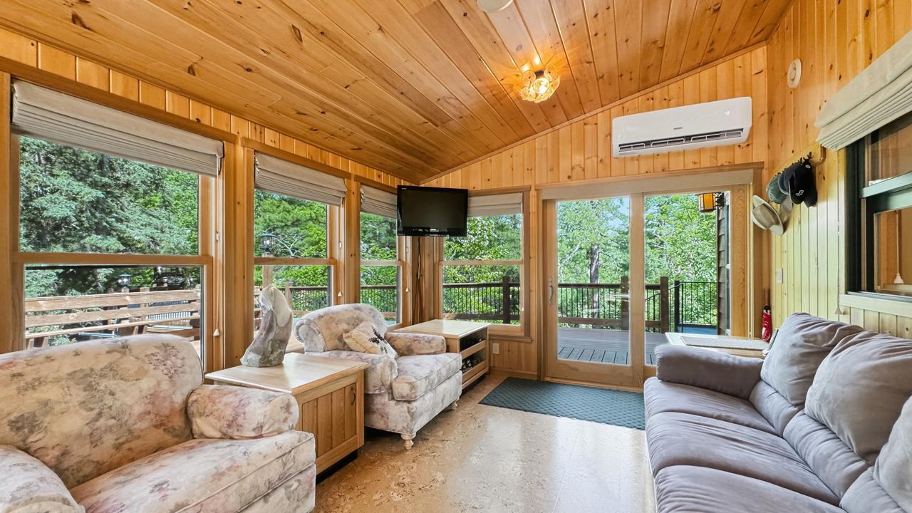 2713 Burntside Lake Ne Property Photo 28