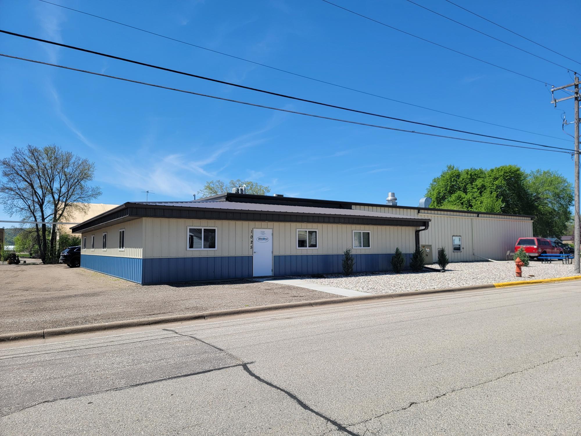 1025 E King Street Property Photo