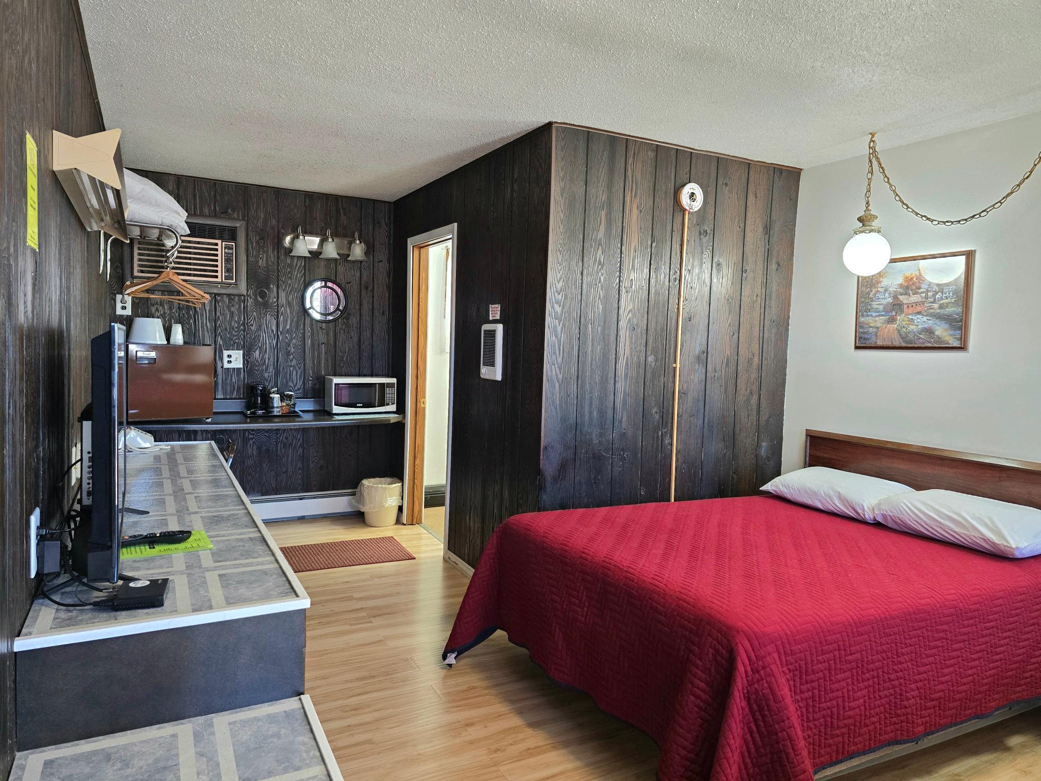 2101 Second Avenue W Property Photo 12