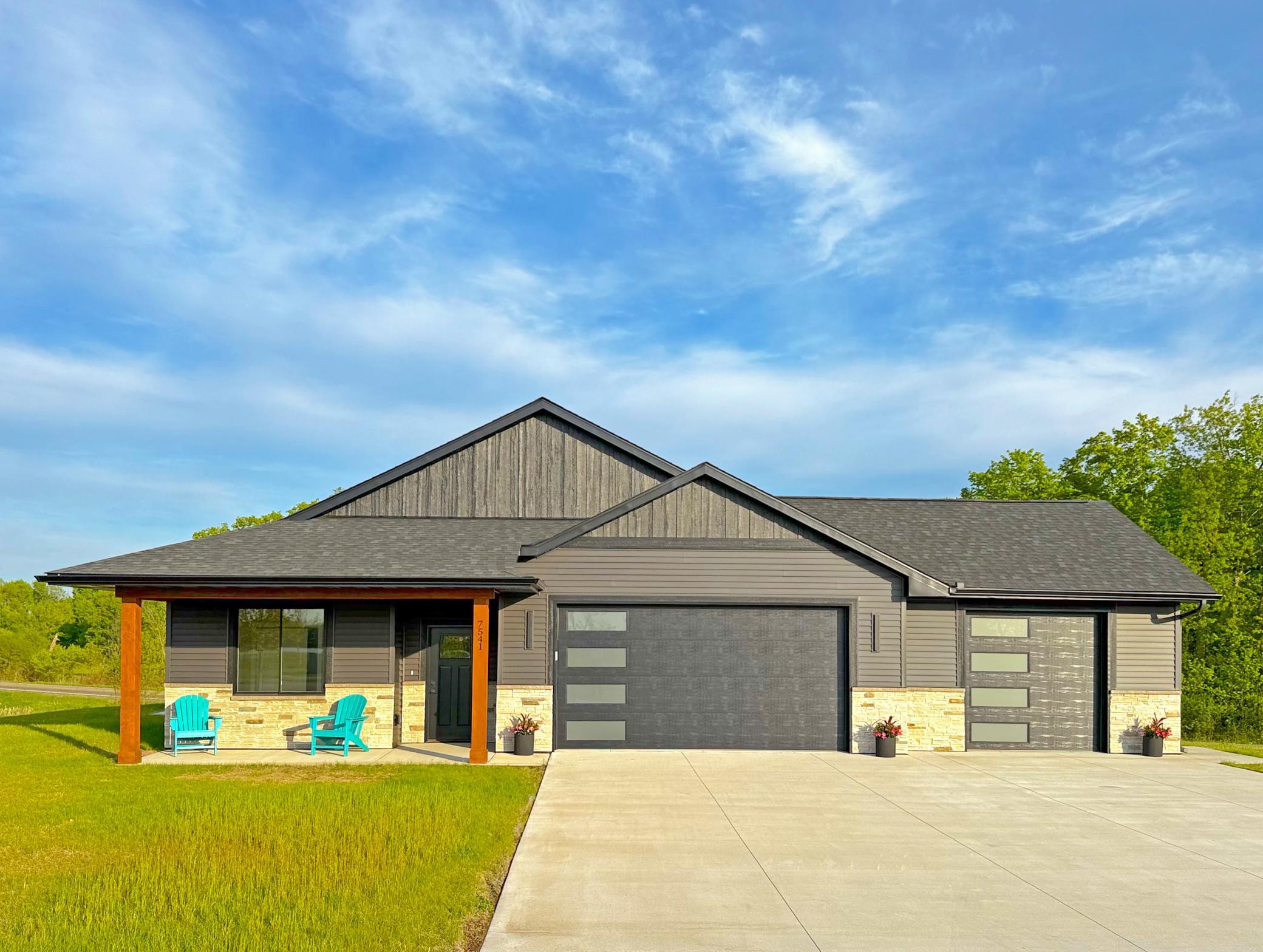 7541 Lake John Drive Property Photo 1
