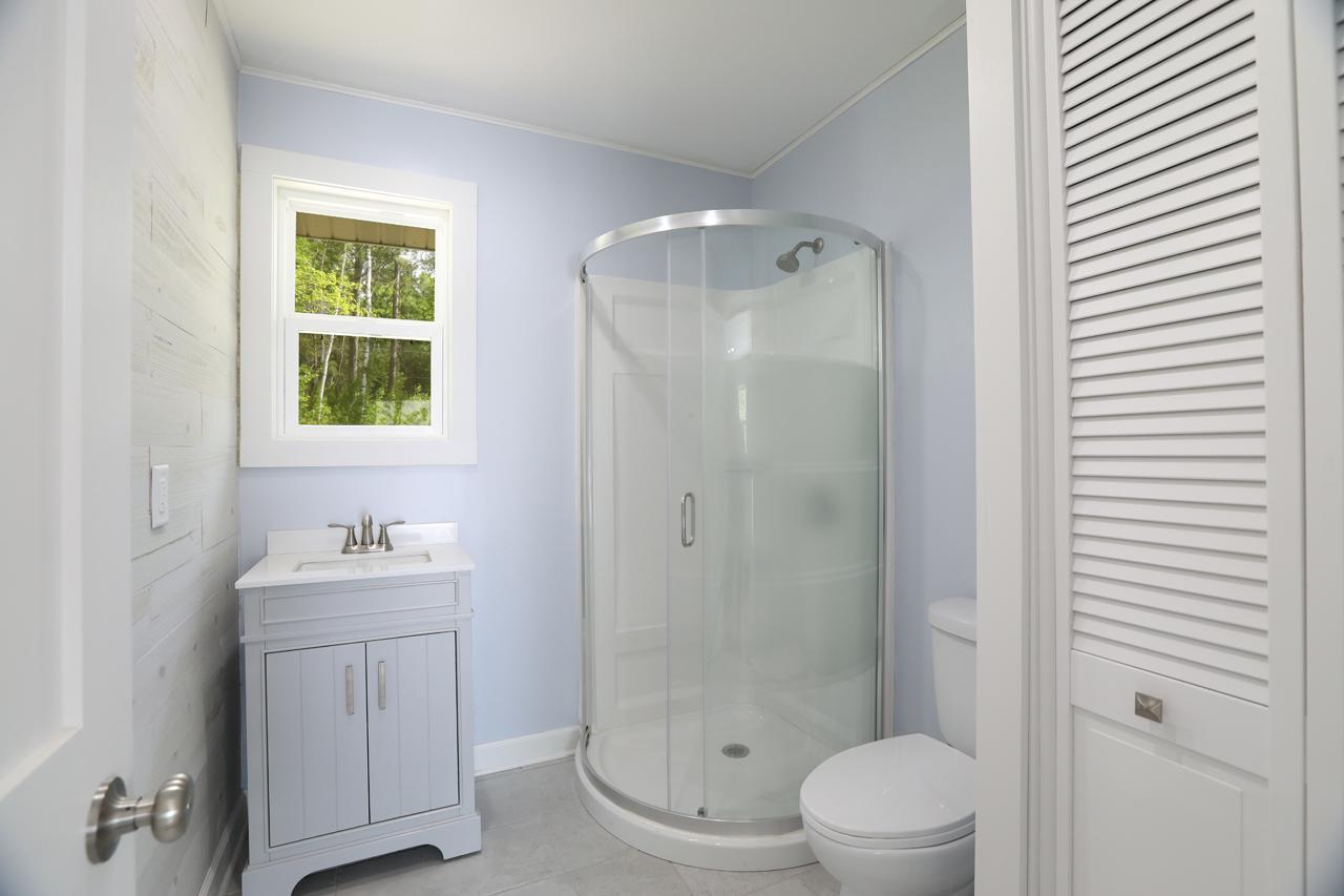 3739 Sundling Road Property Photo 6