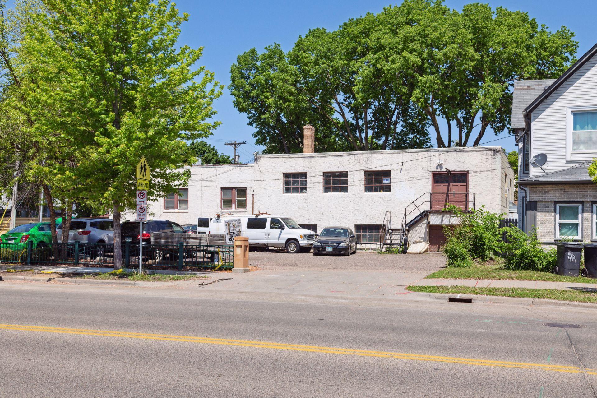 3318 E Lake Street Property Photo 1