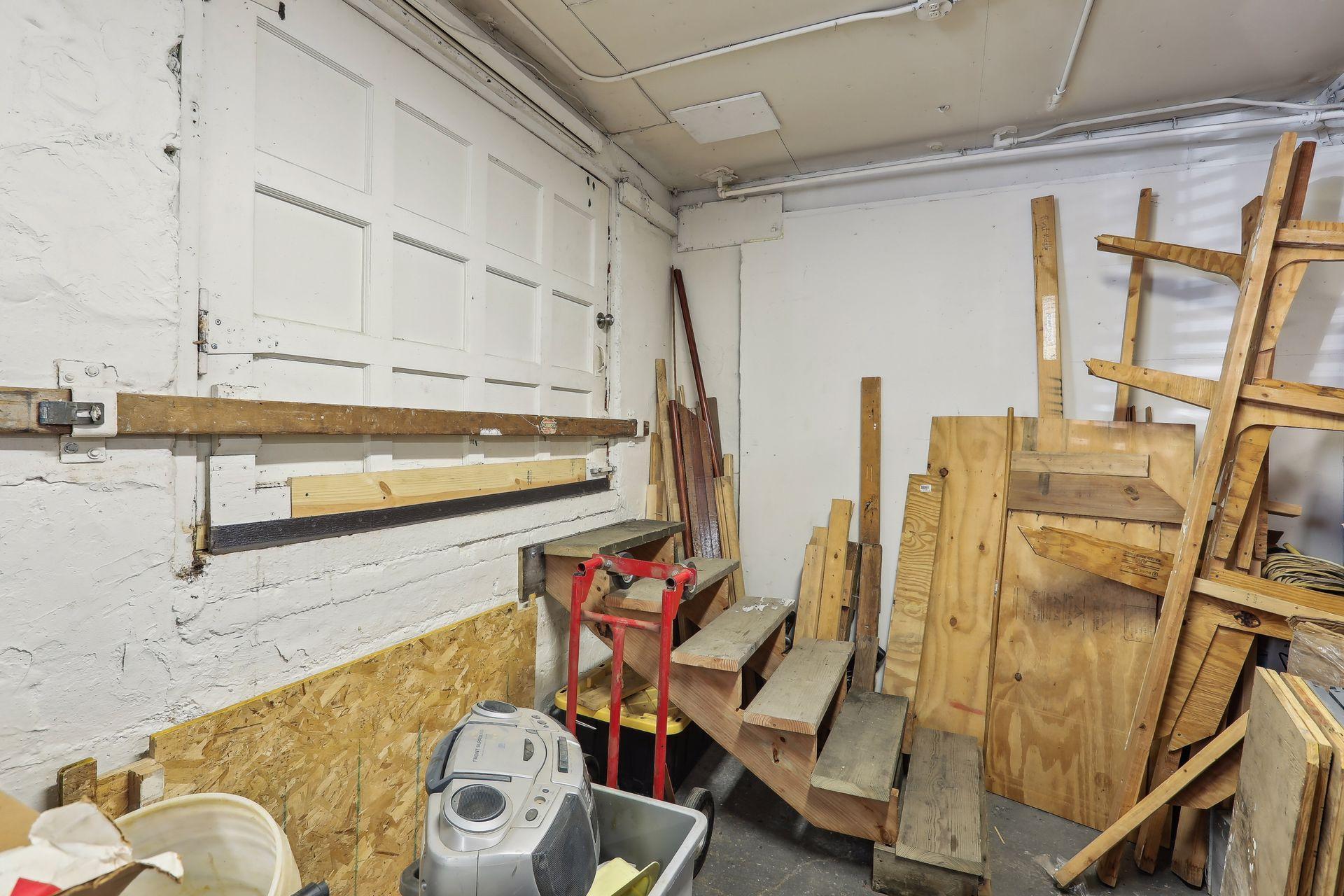 3318 E Lake Street Property Photo 6