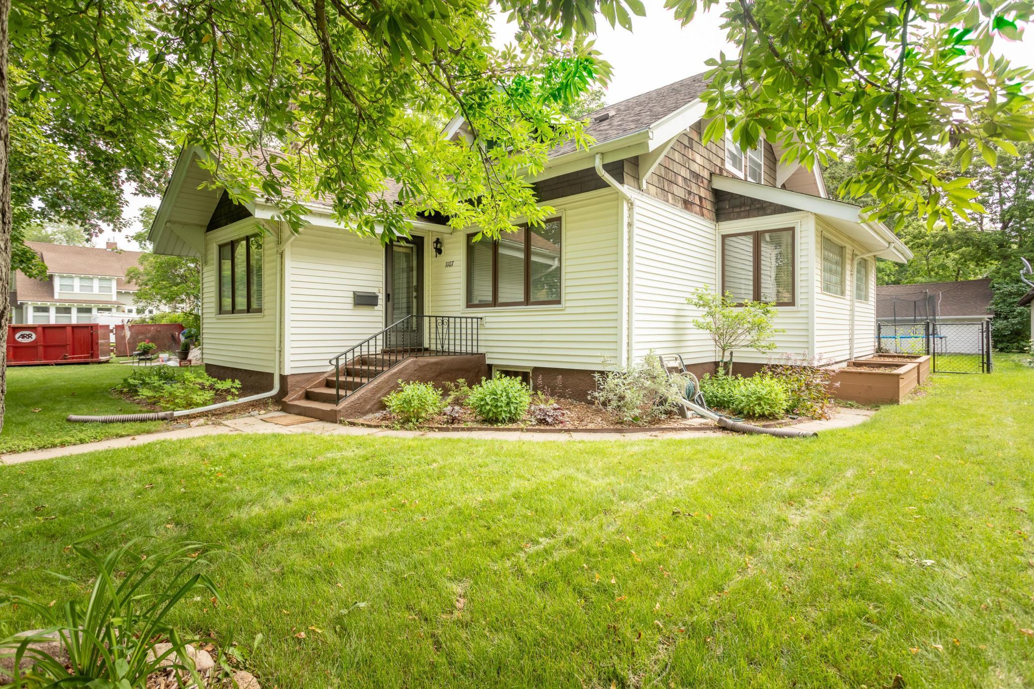 1107 Douglas Street Property Photo 4