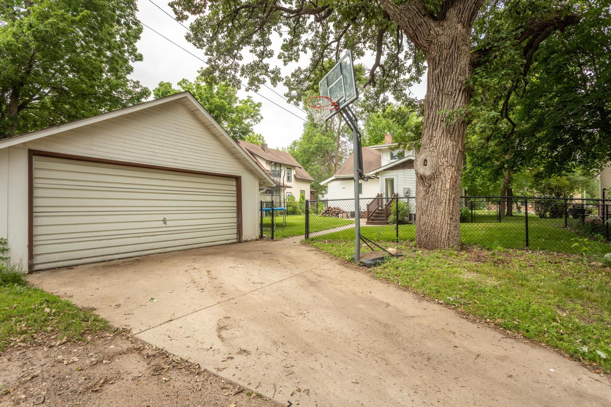 1107 Douglas Street Property Photo 7