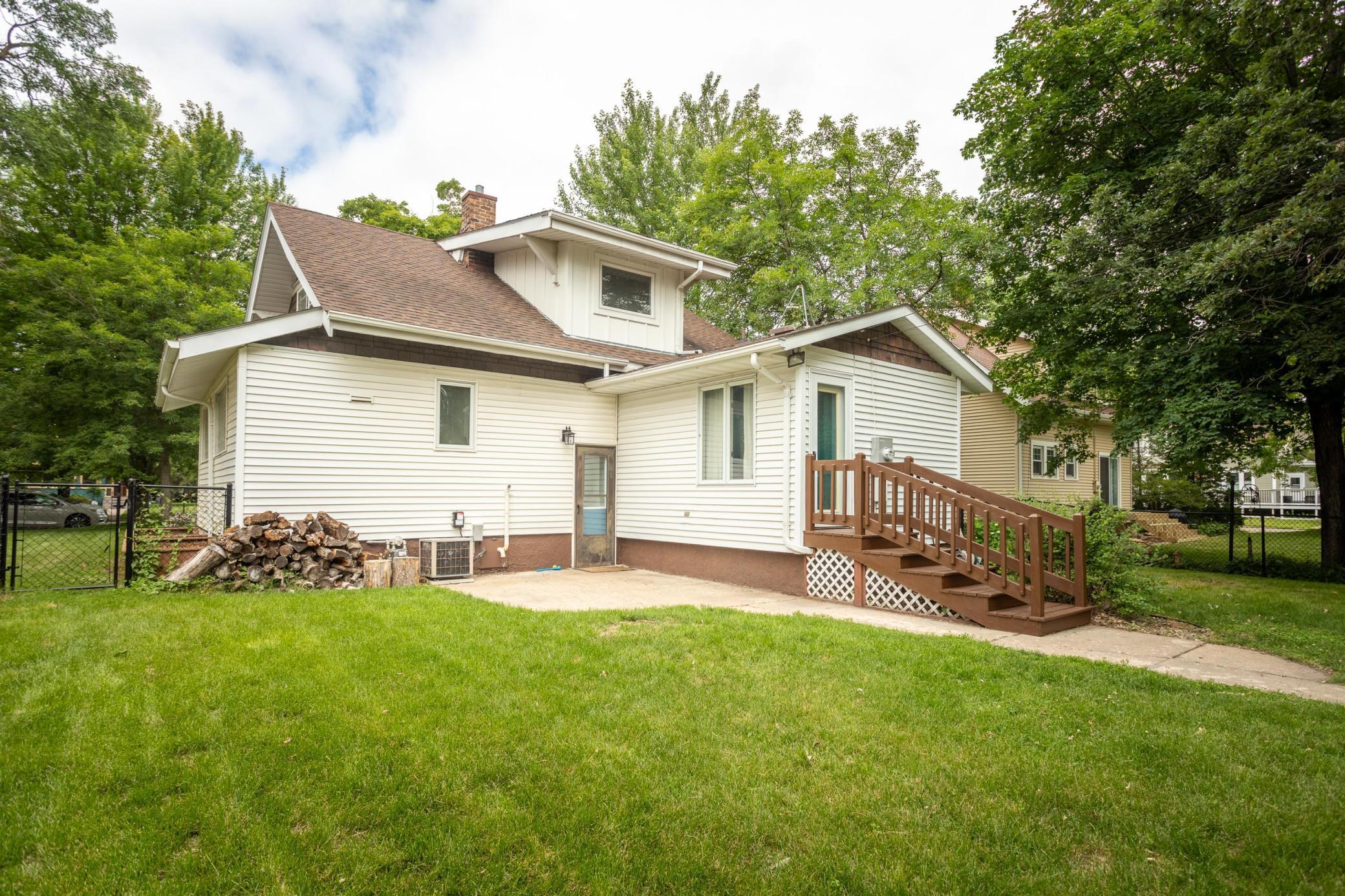 1107 Douglas Street Property Photo 8