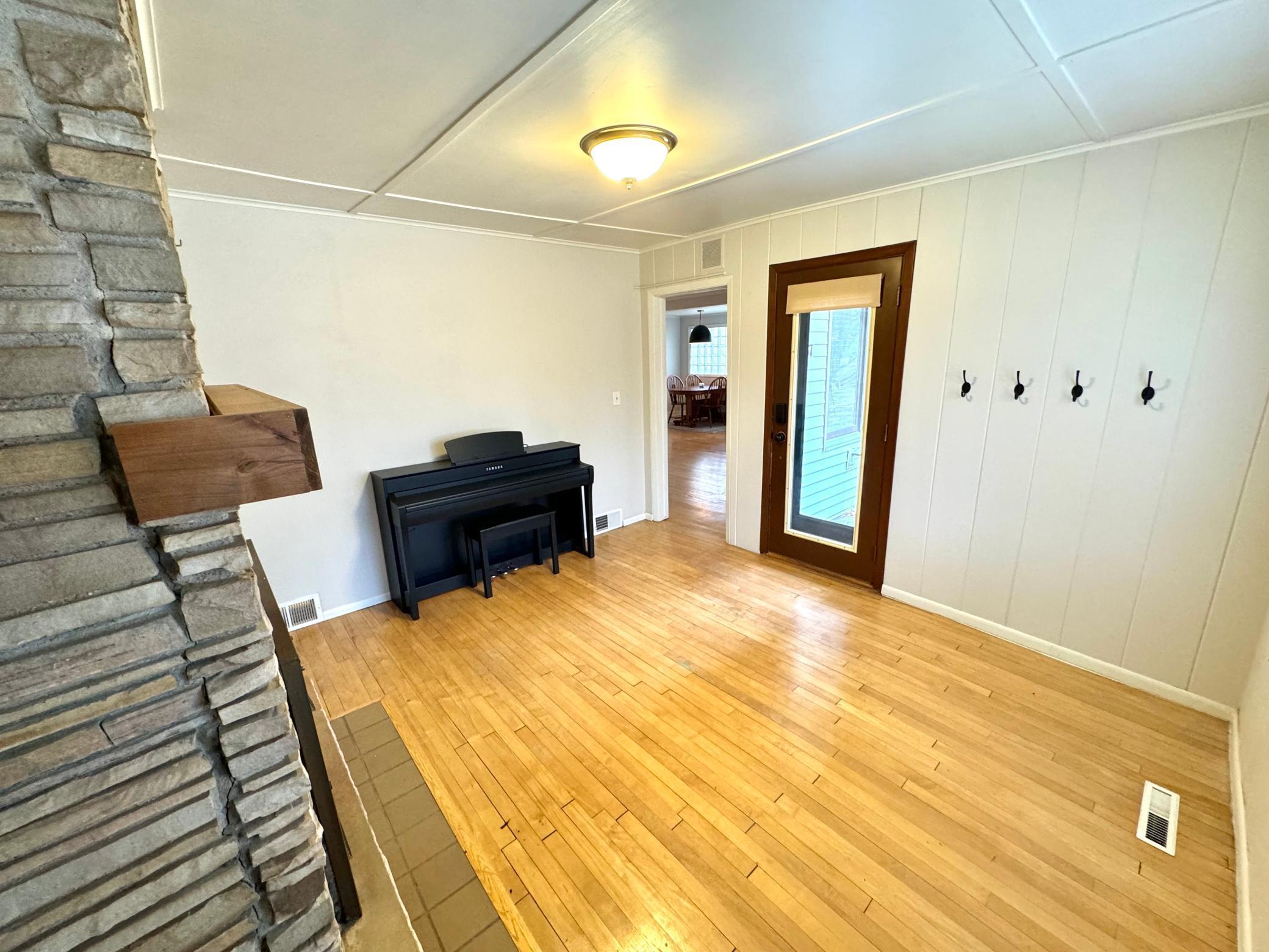 1107 Douglas Street Property Photo 10