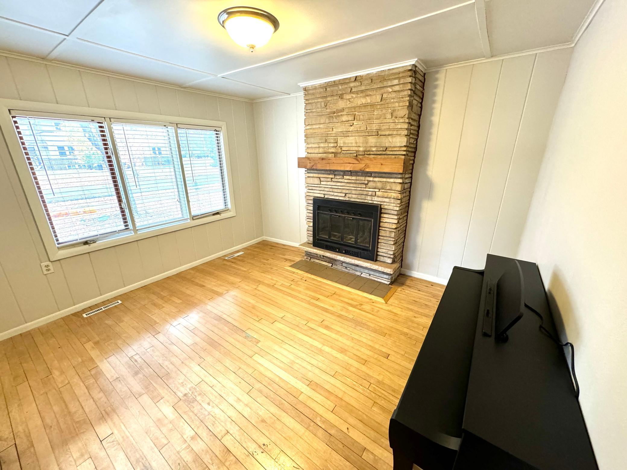 1107 Douglas Street Property Photo 11