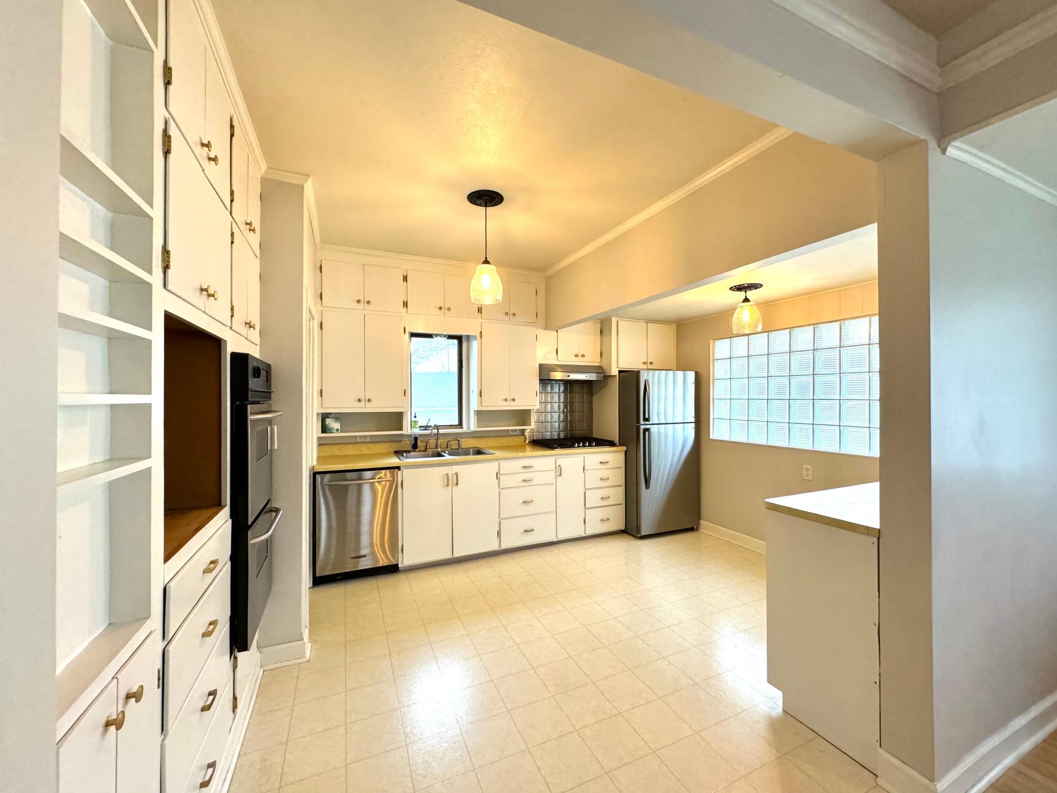 1107 Douglas Street Property Photo 15