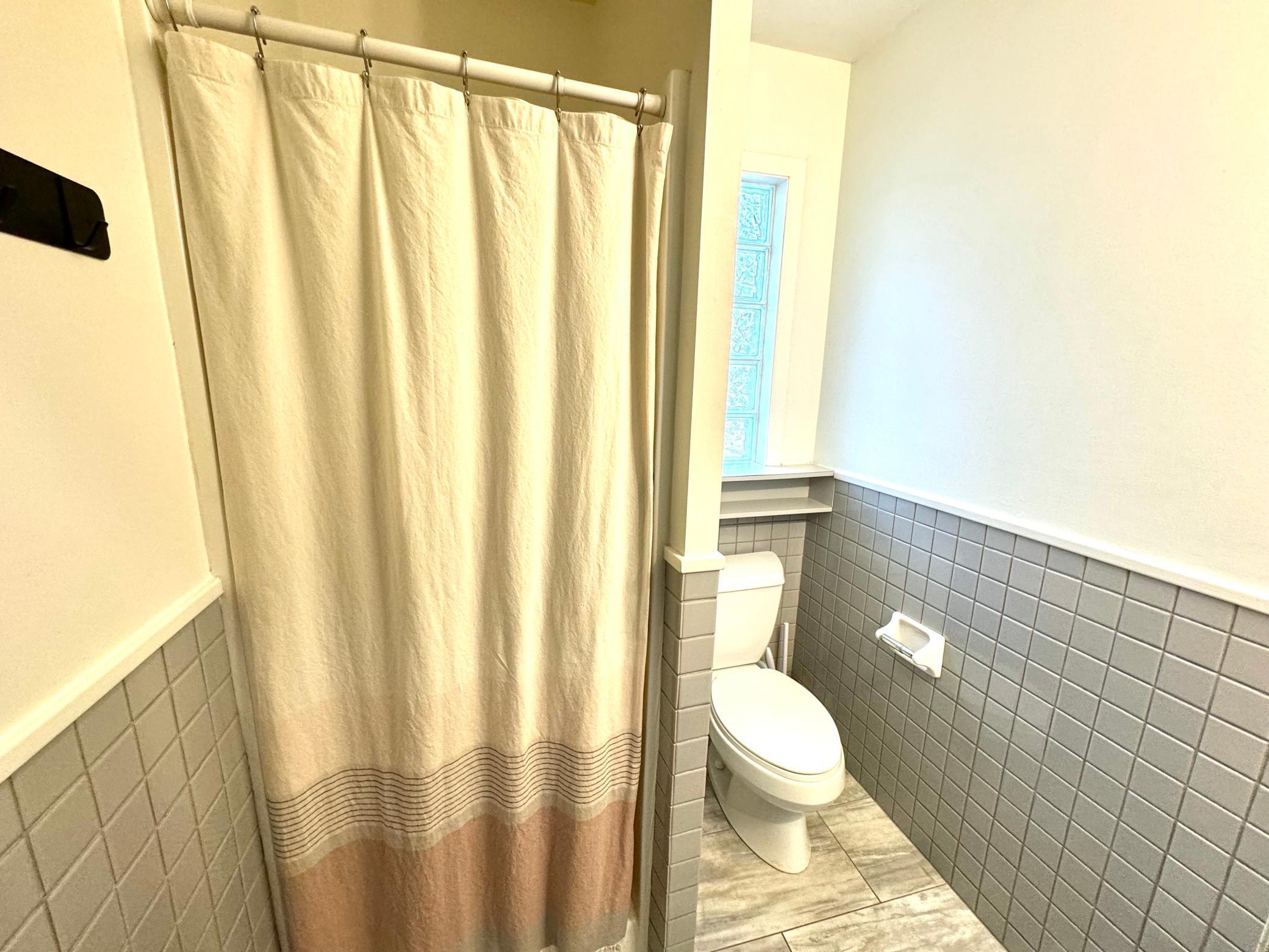 1107 Douglas Street Property Photo 21