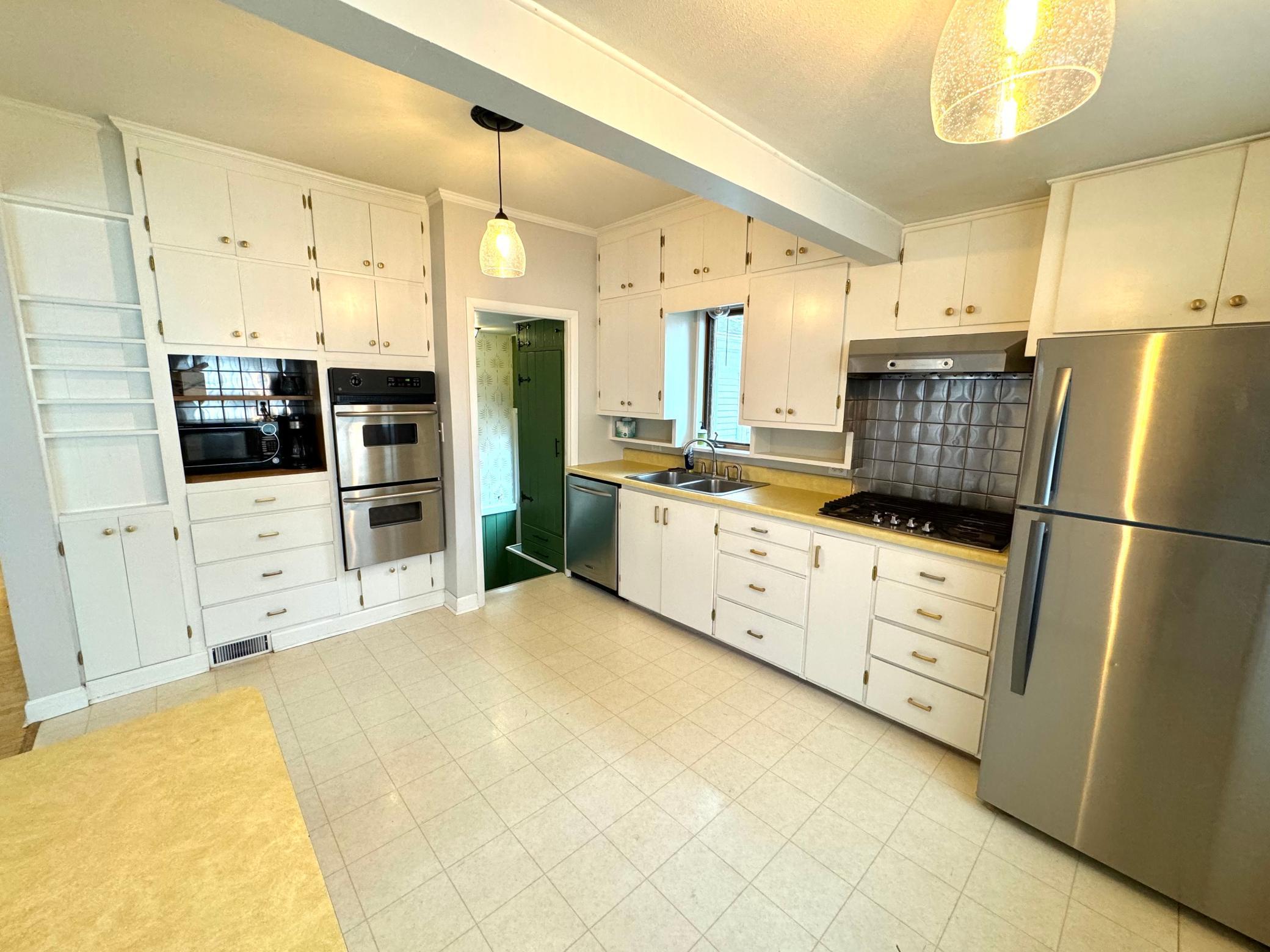 1107 Douglas Street Property Photo 23