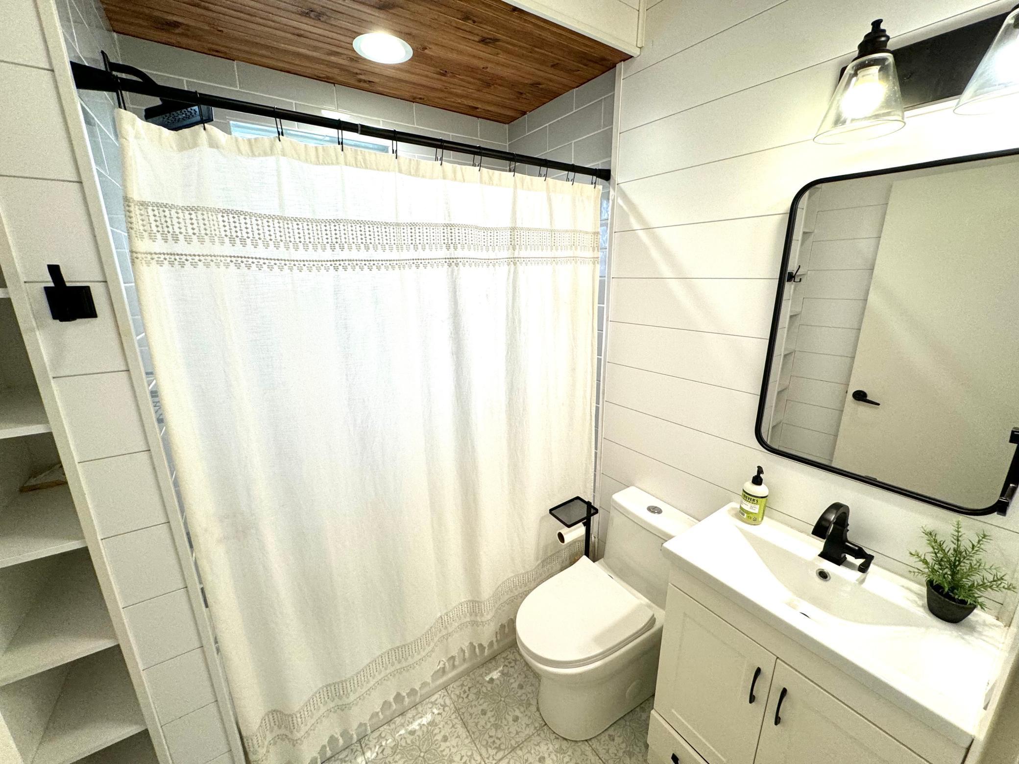 1107 Douglas Street Property Photo 31