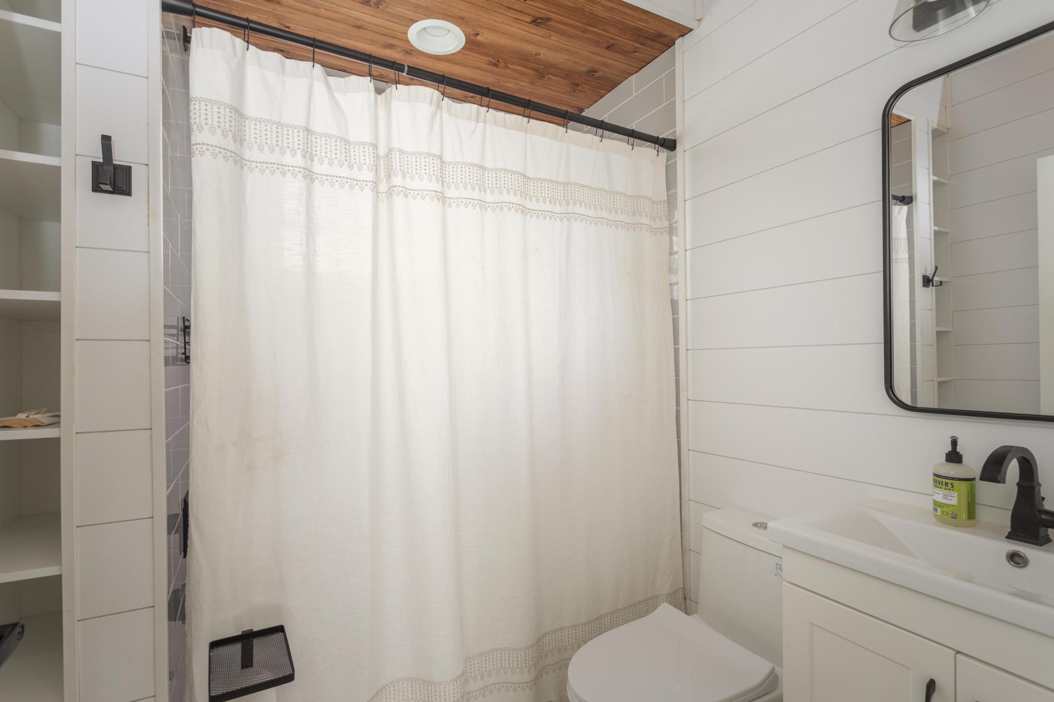 1107 Douglas Street Property Photo 32