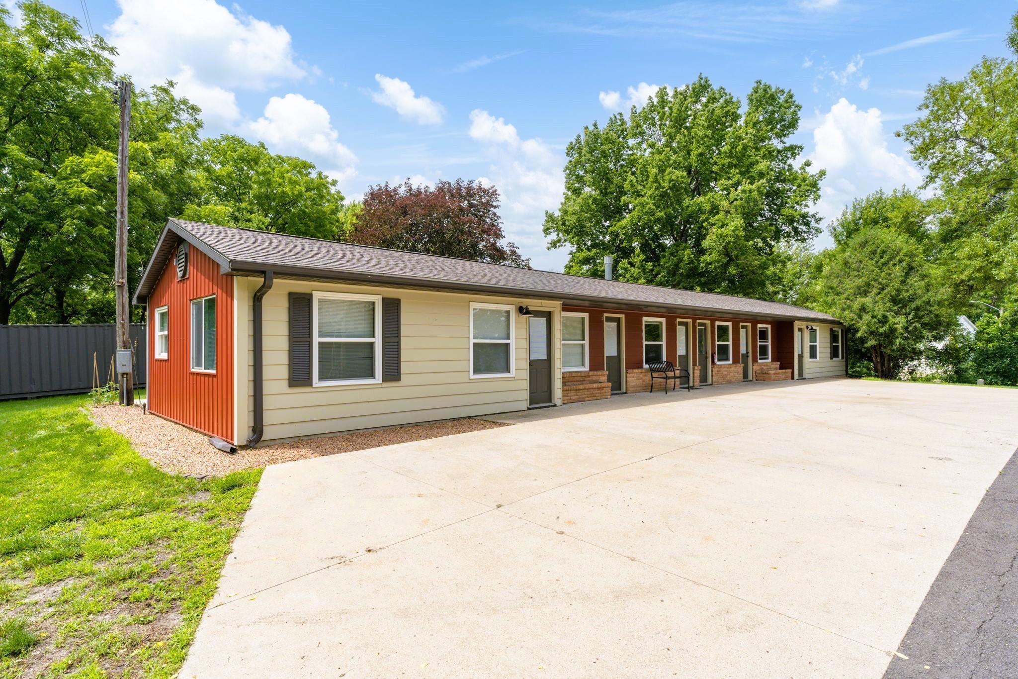 1208 E Elm Avenue Property Photo 3