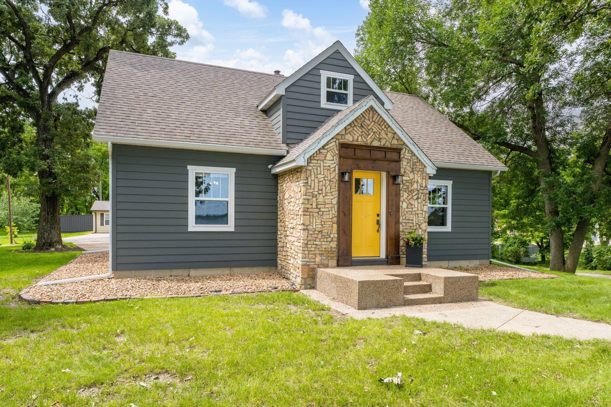 1208 E Elm Avenue Property Photo 10