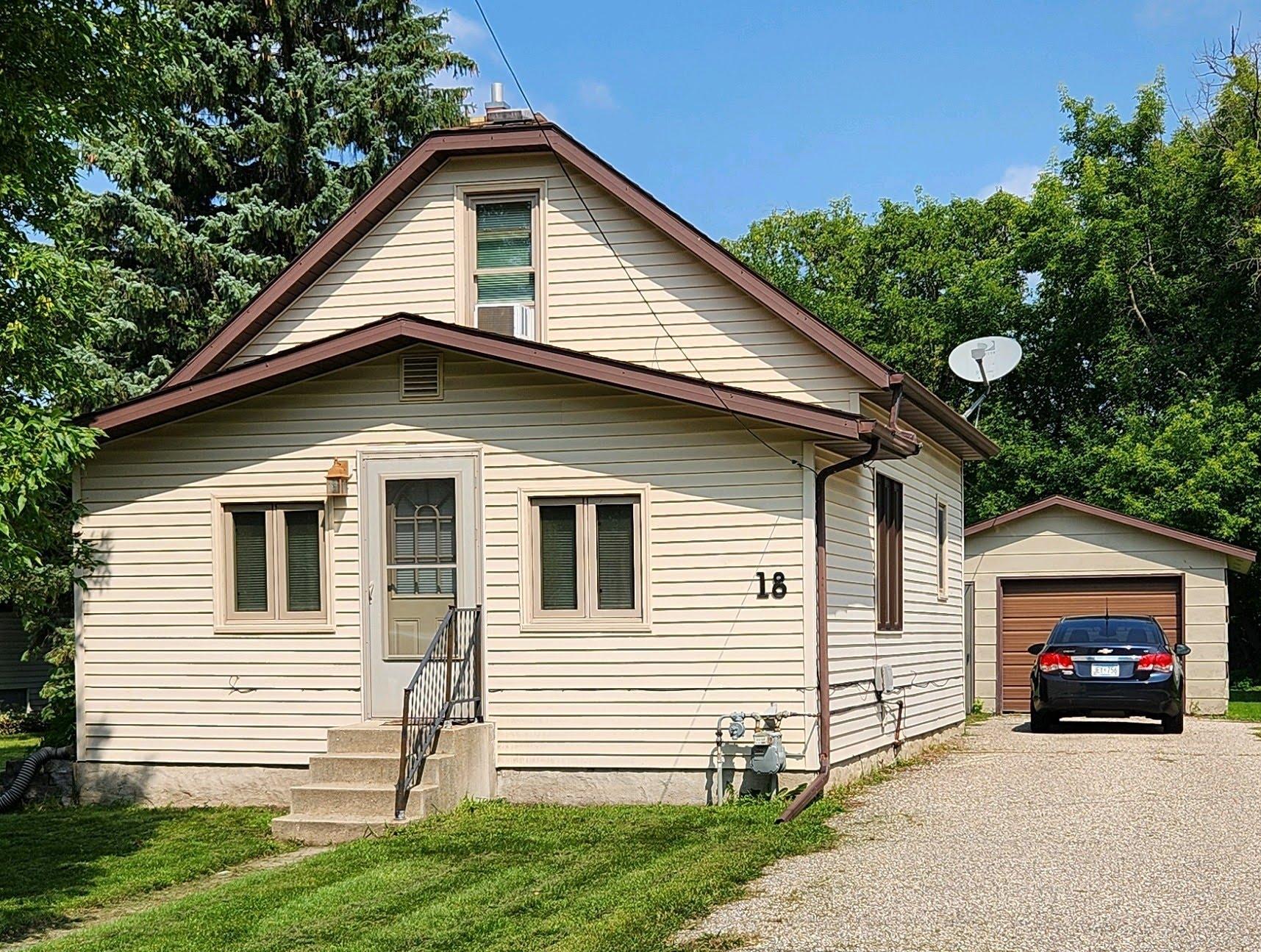 18 W Oak Street Property Photo 1