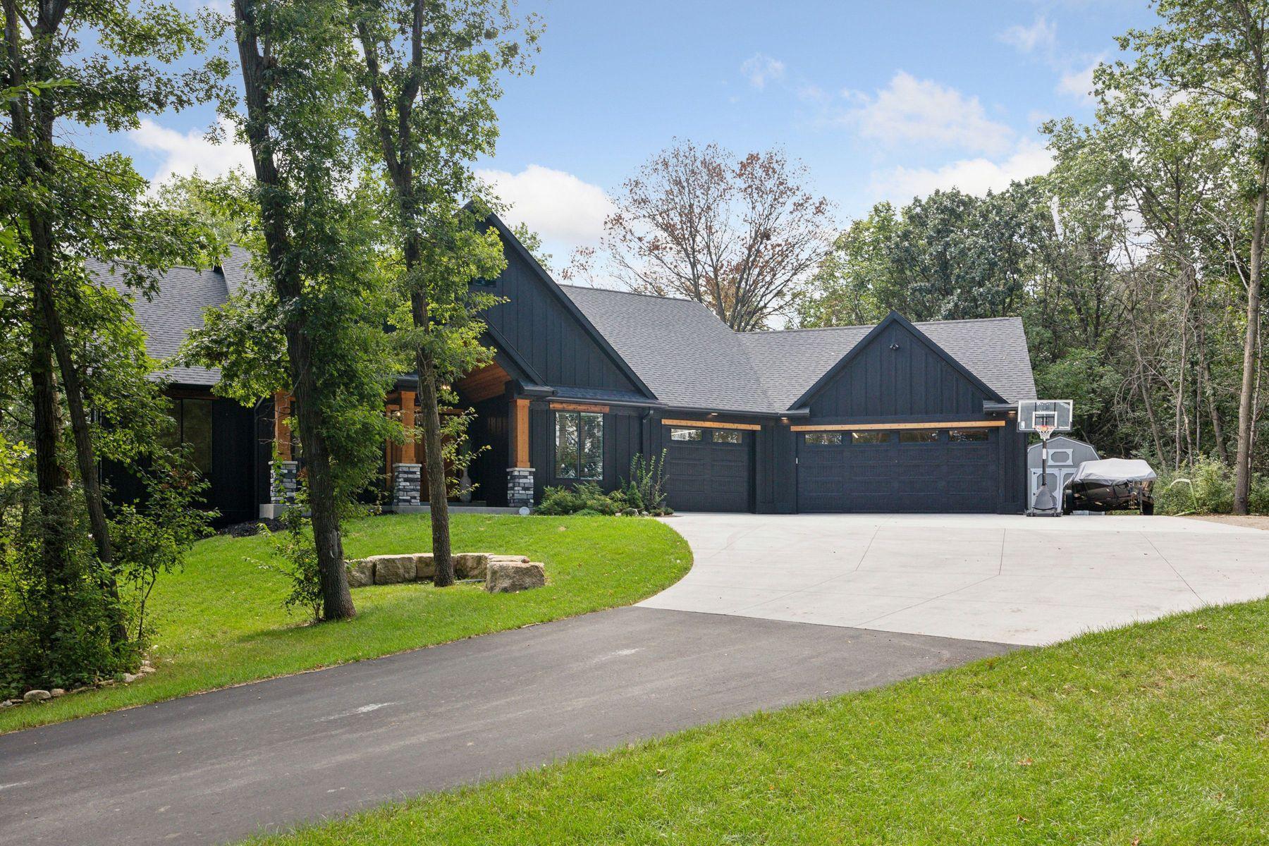 3028 Pinewood Road