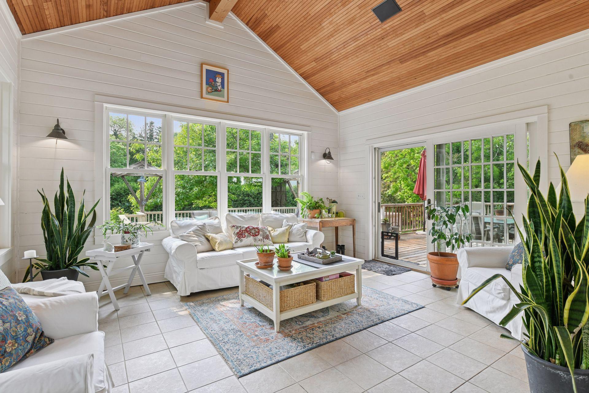 20390 Linwood Road Property Photo 10