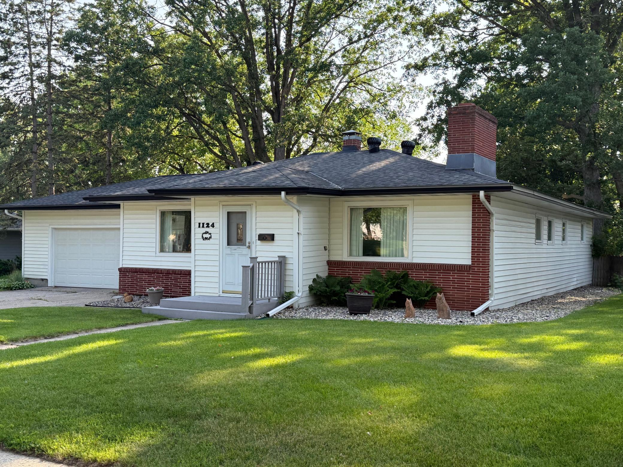 1124 Phinney Avenue Property Photo 1
