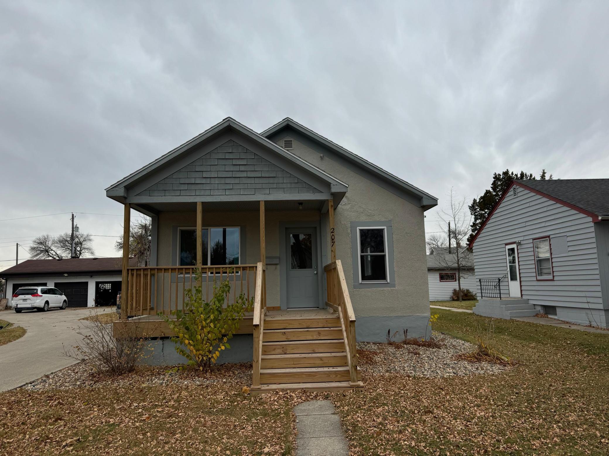 207 E 9th Street Property Photo 1