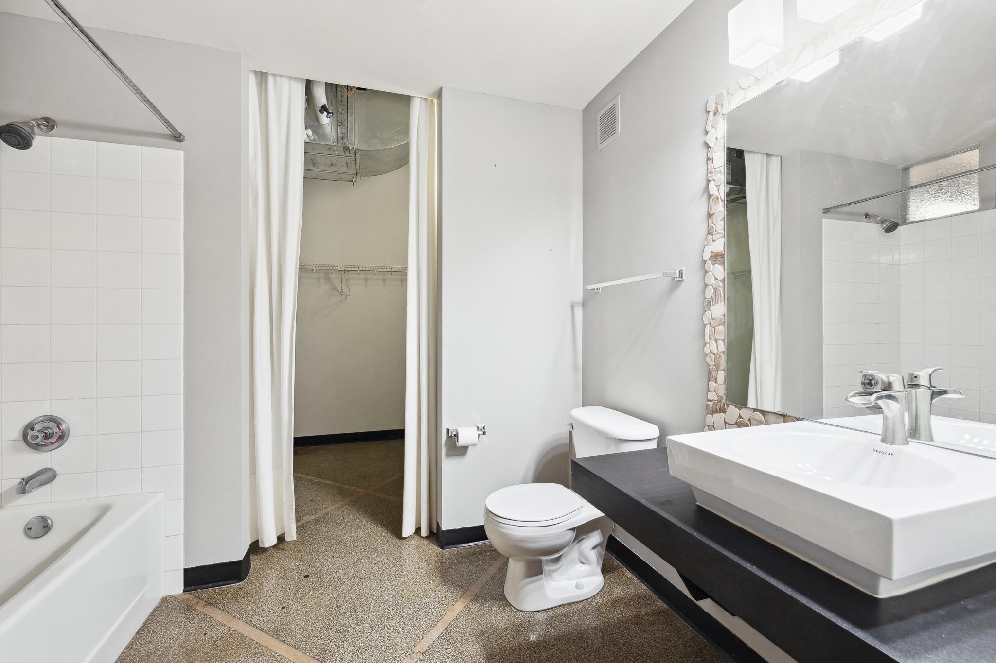 350 Saint Peter Street 307 Property Photo 16