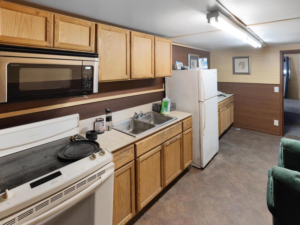 65756 Us Highway 169 Property Photo 17