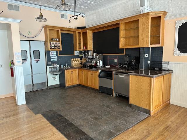221 2nd Street Property Photo 9