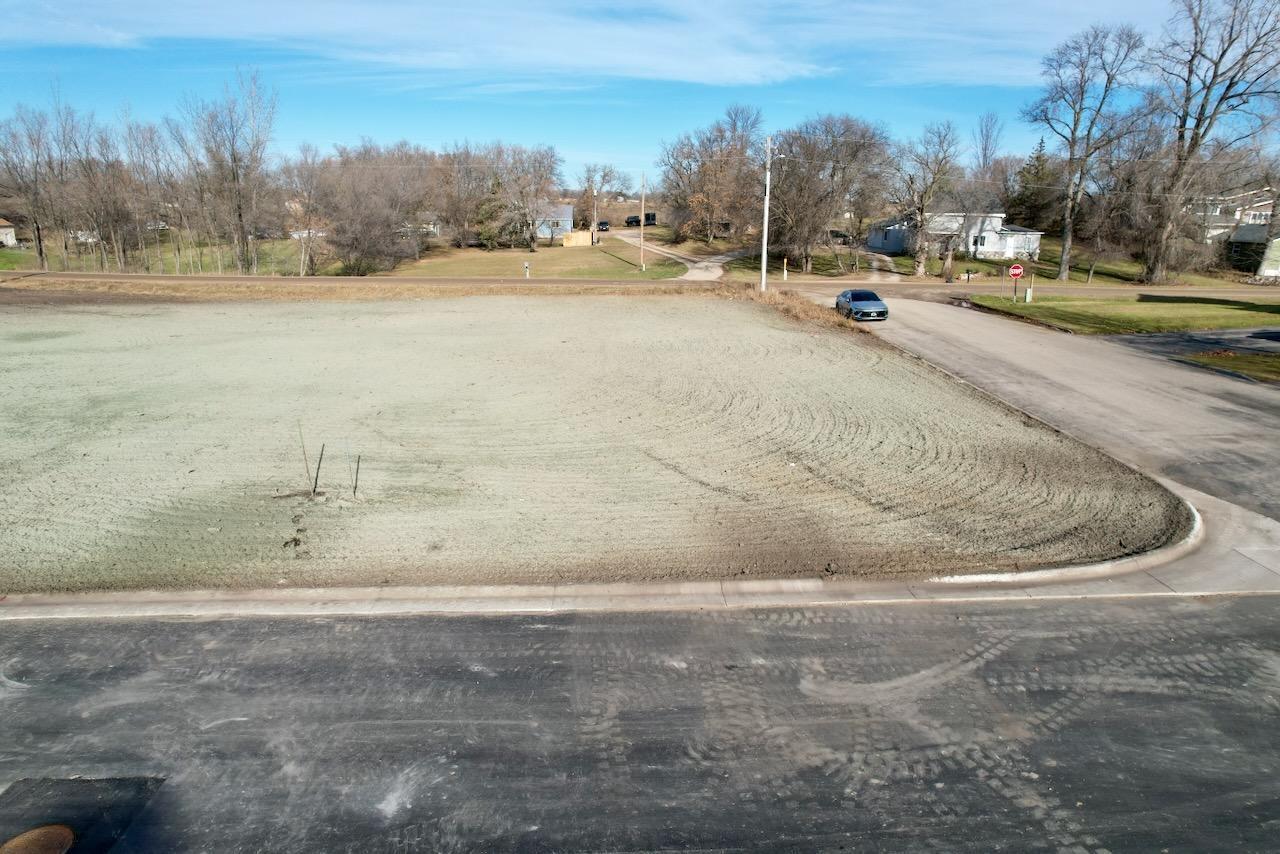 Lot1 Block2 4th Avenue Property Photo 18