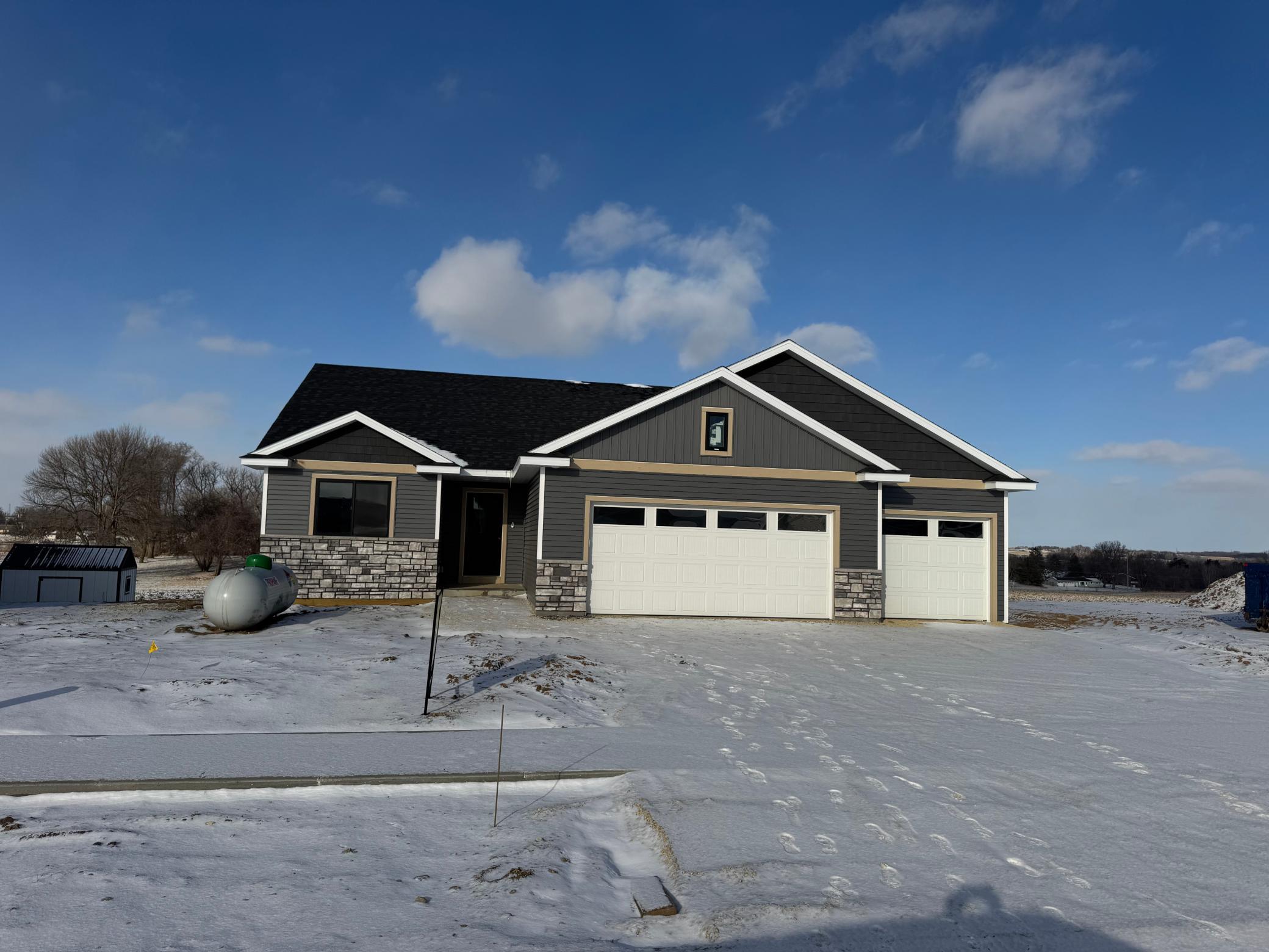 705 9th Street Property Photo