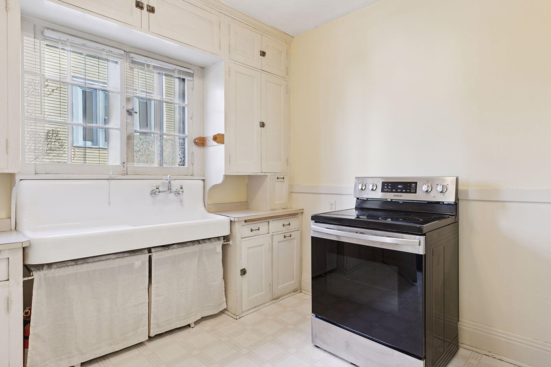 969 Saint Clair Avenue Property Photo 10