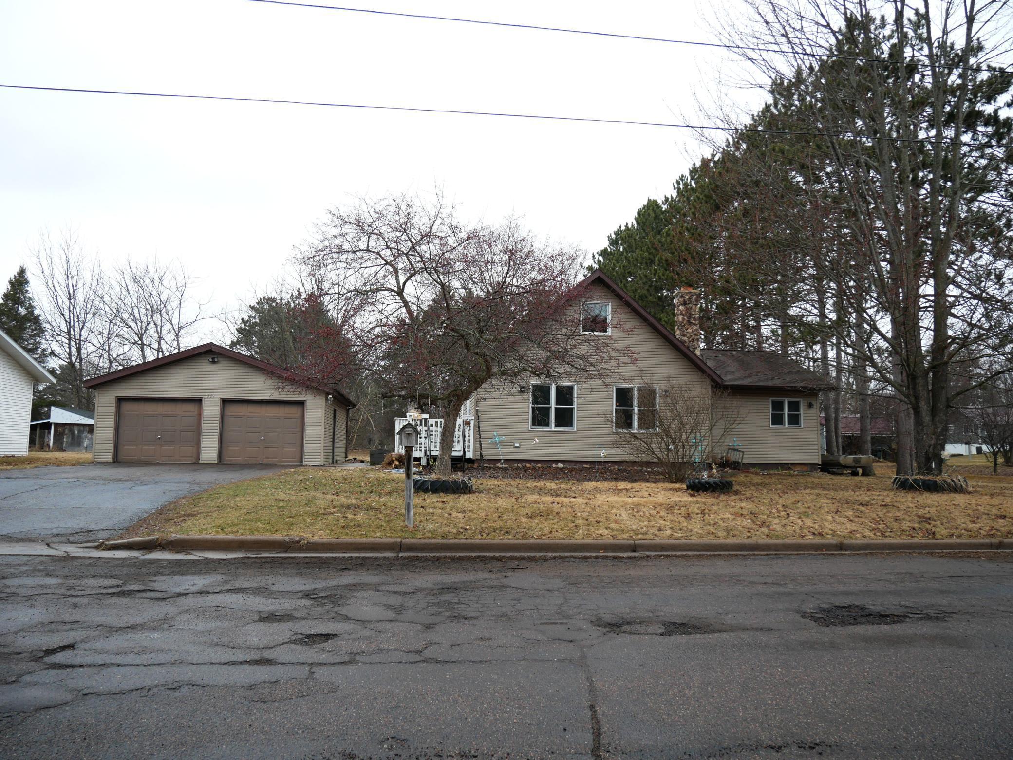 718 E 9th Street Property Photo 1